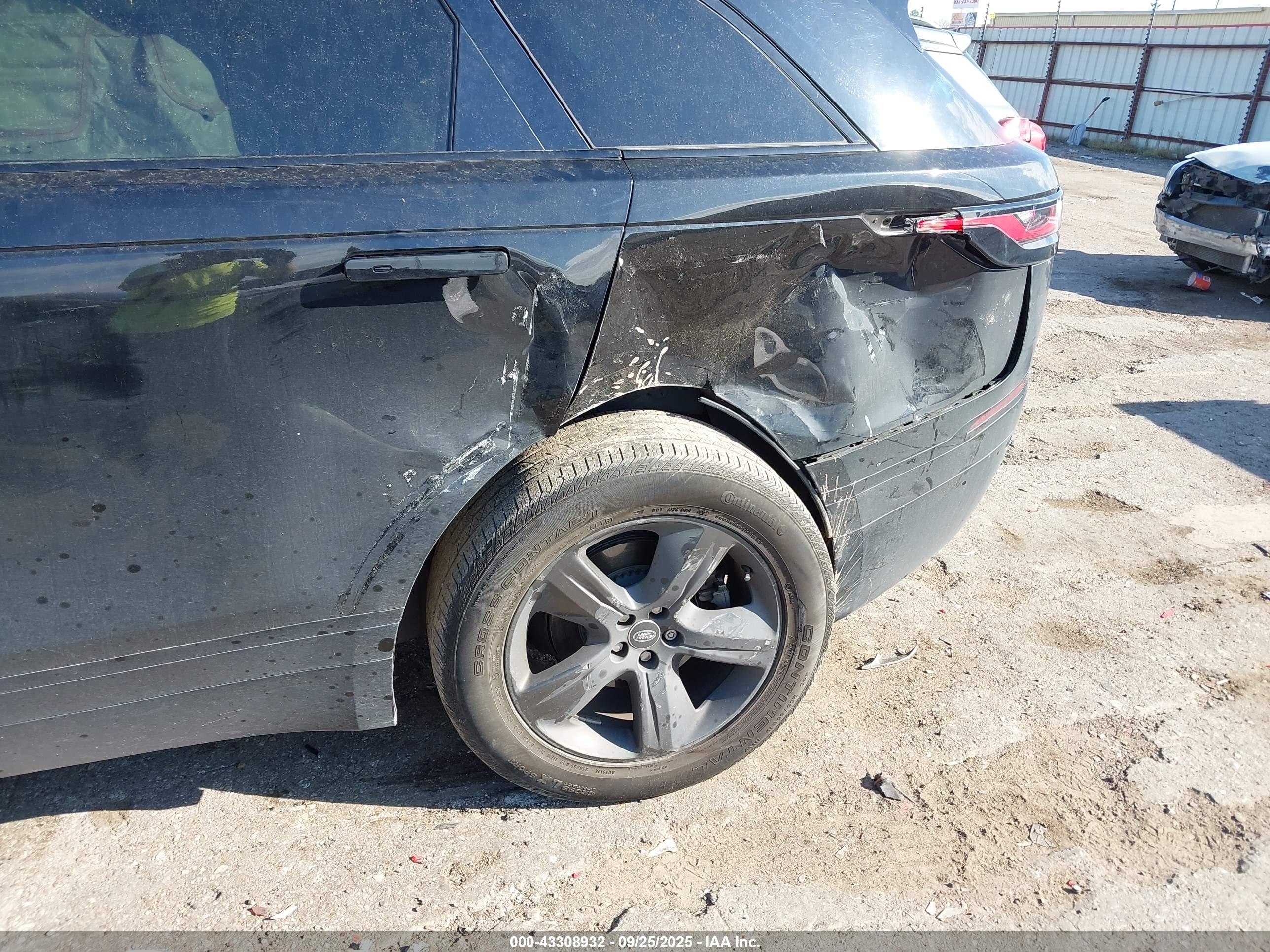 LAND ROVER image 6