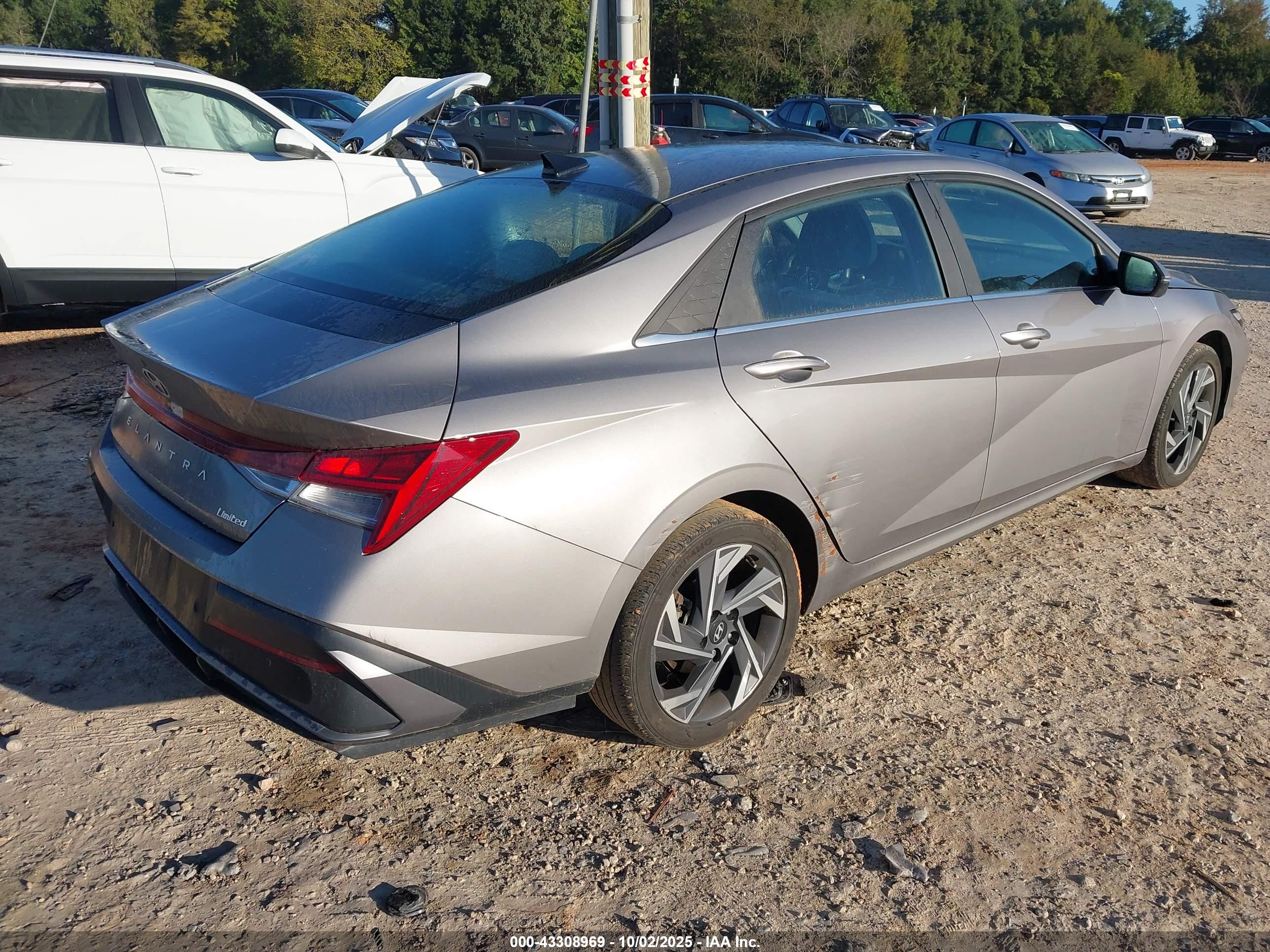 HYUNDAI ELANTRA image 4