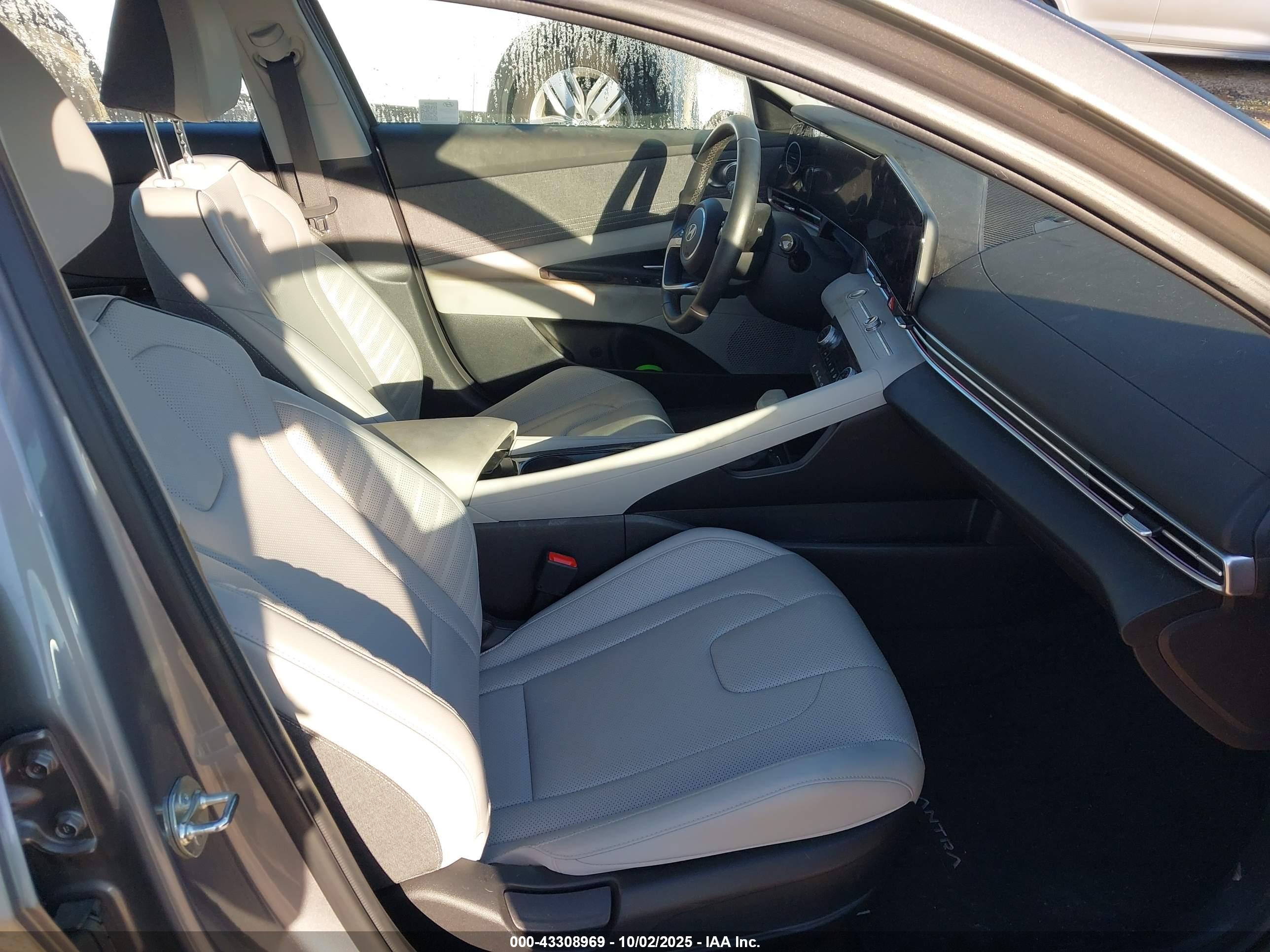 HYUNDAI ELANTRA image 5
