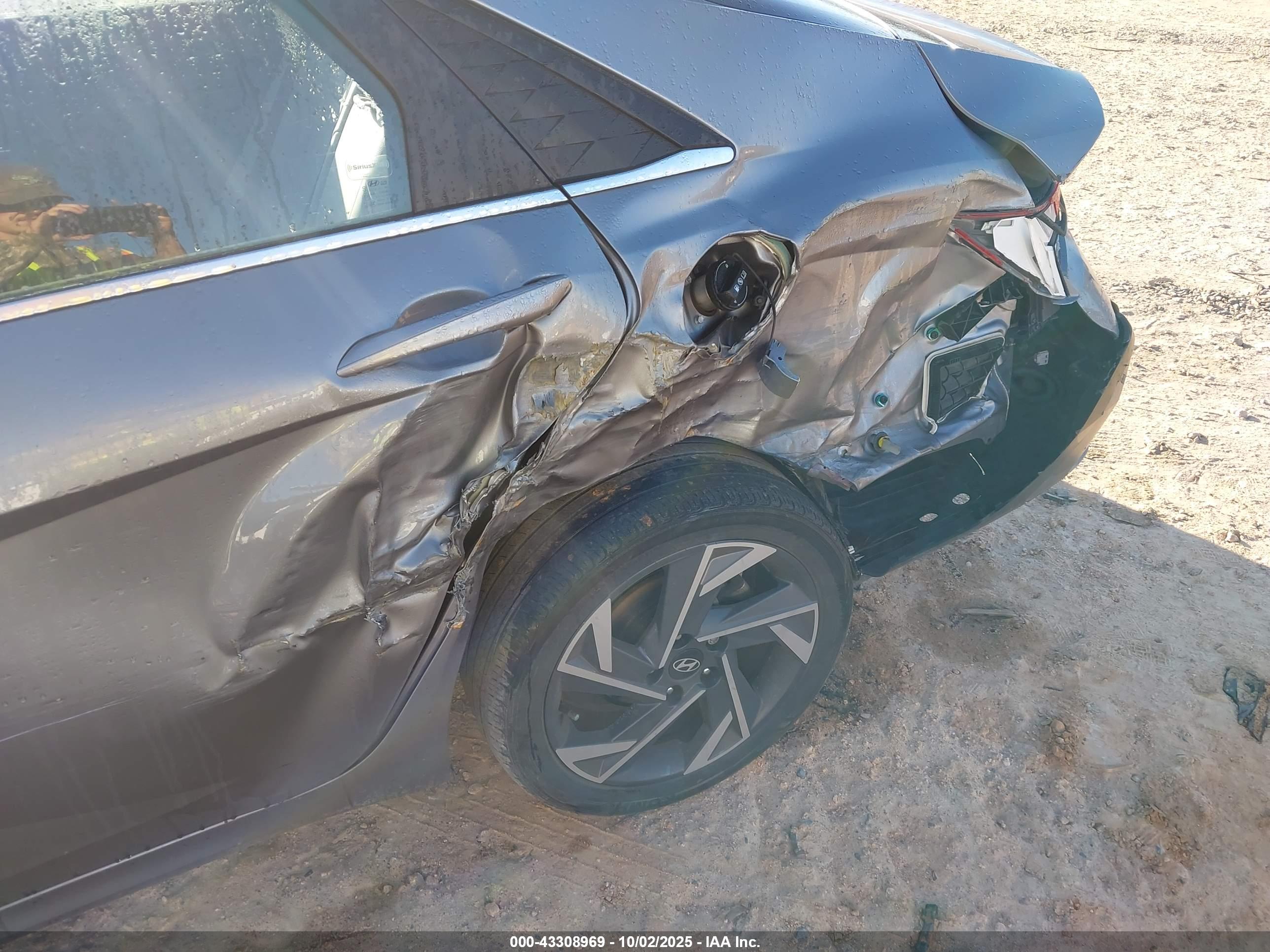 HYUNDAI ELANTRA image 6