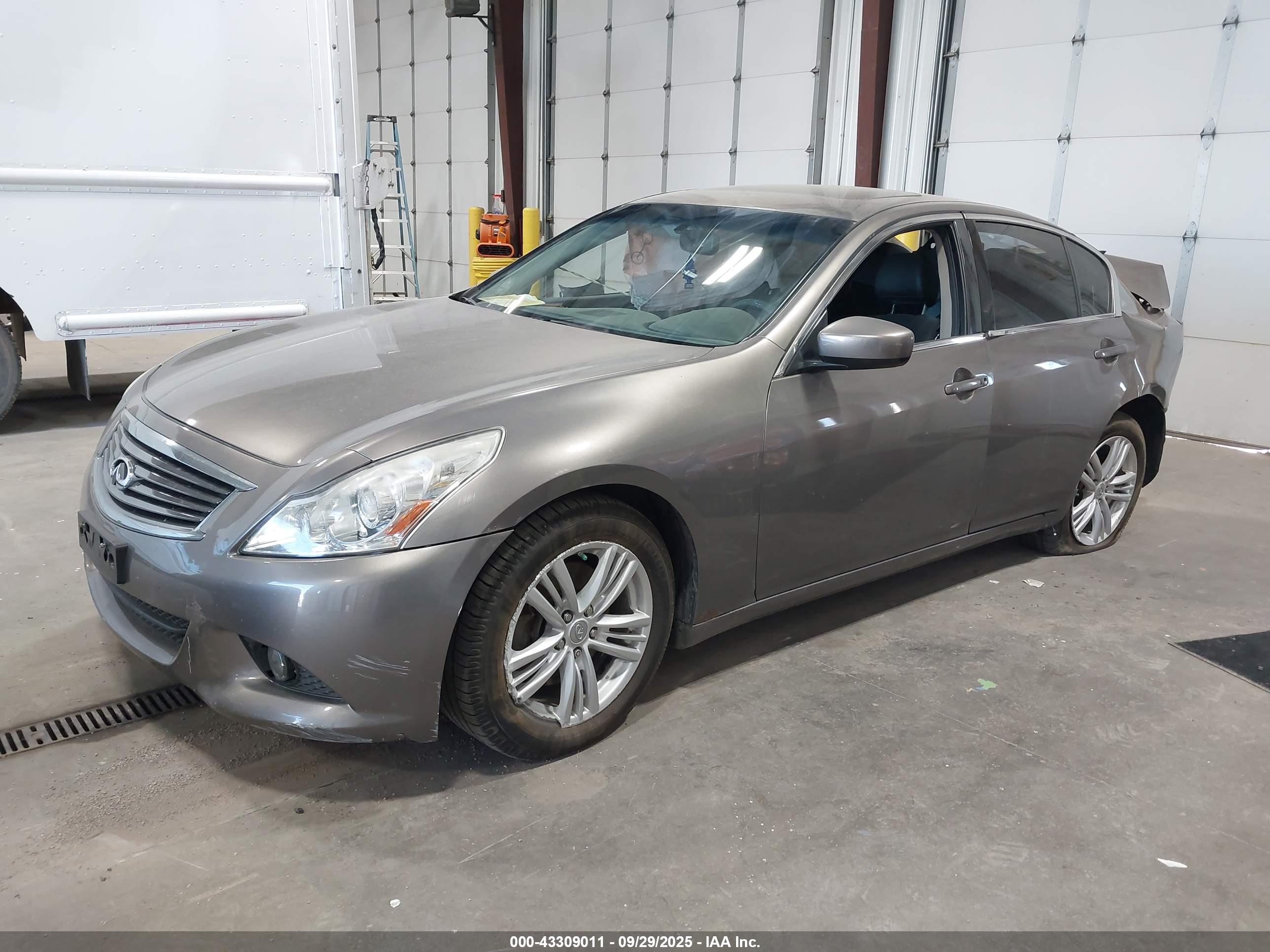 INFINITI G37X image 2