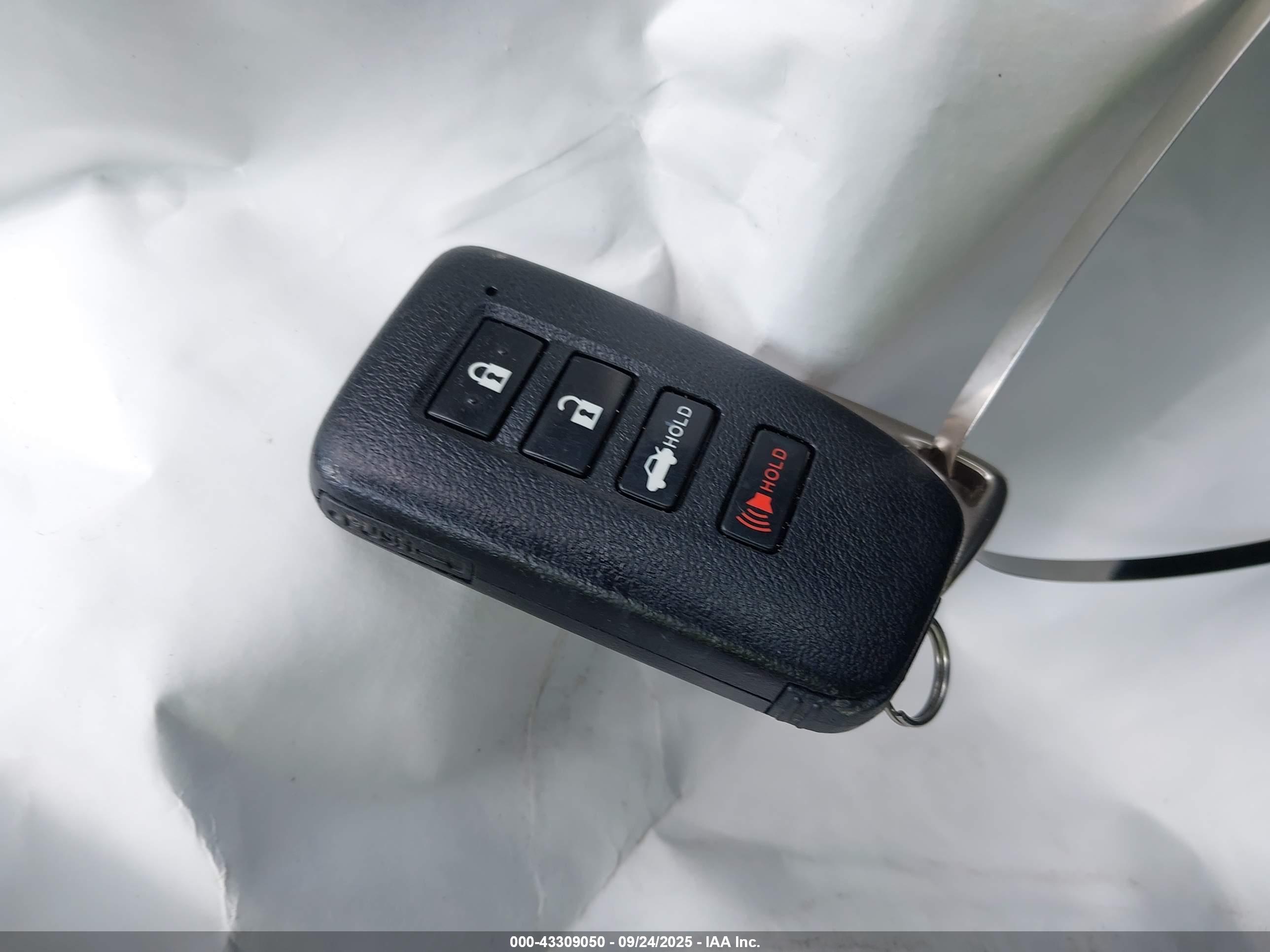 LEXUS IS image 11