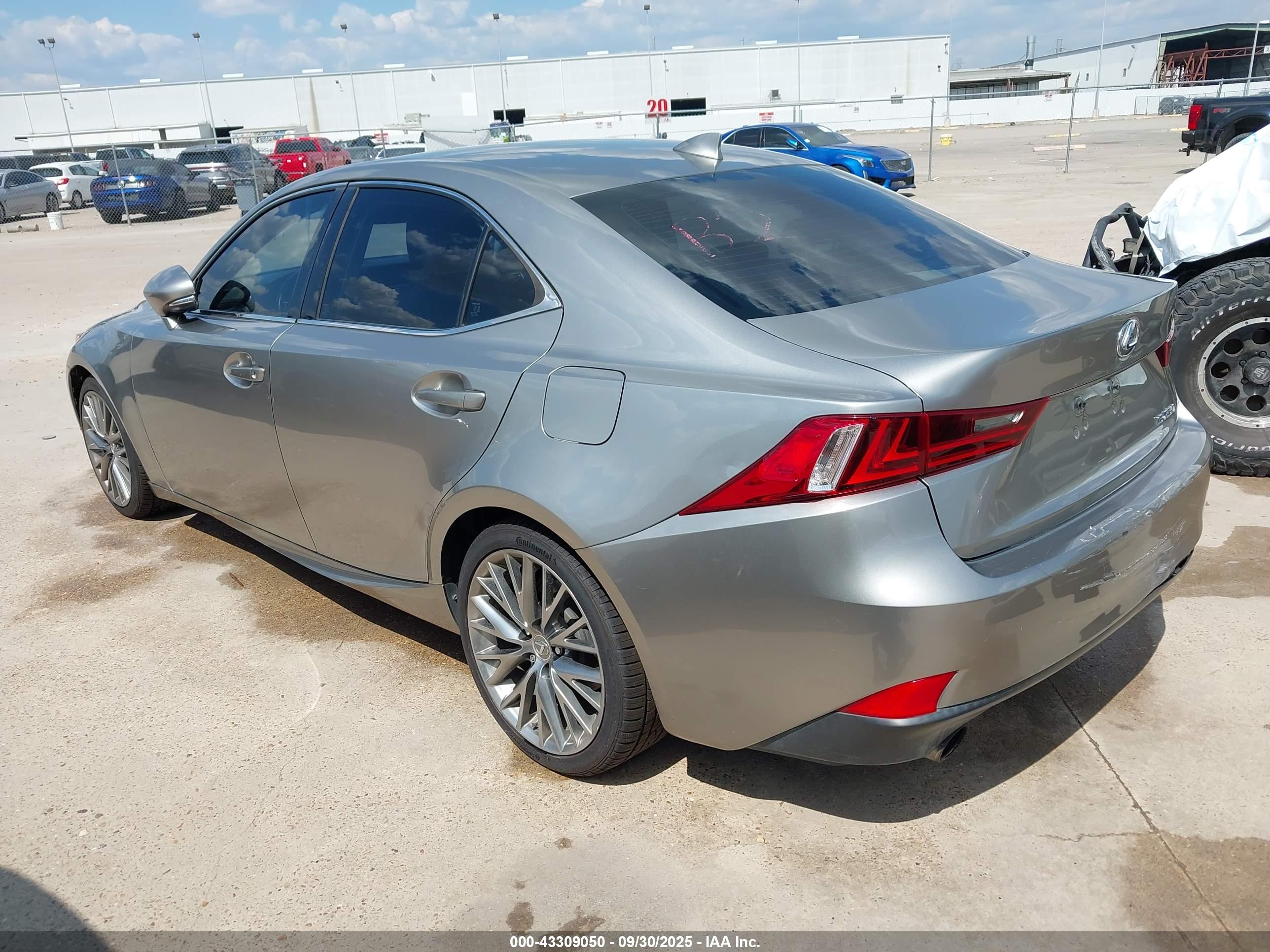 LEXUS IS image 3