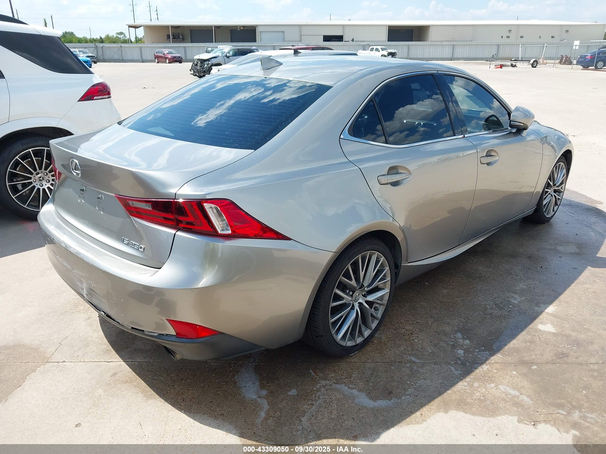 LEXUS IS image 4