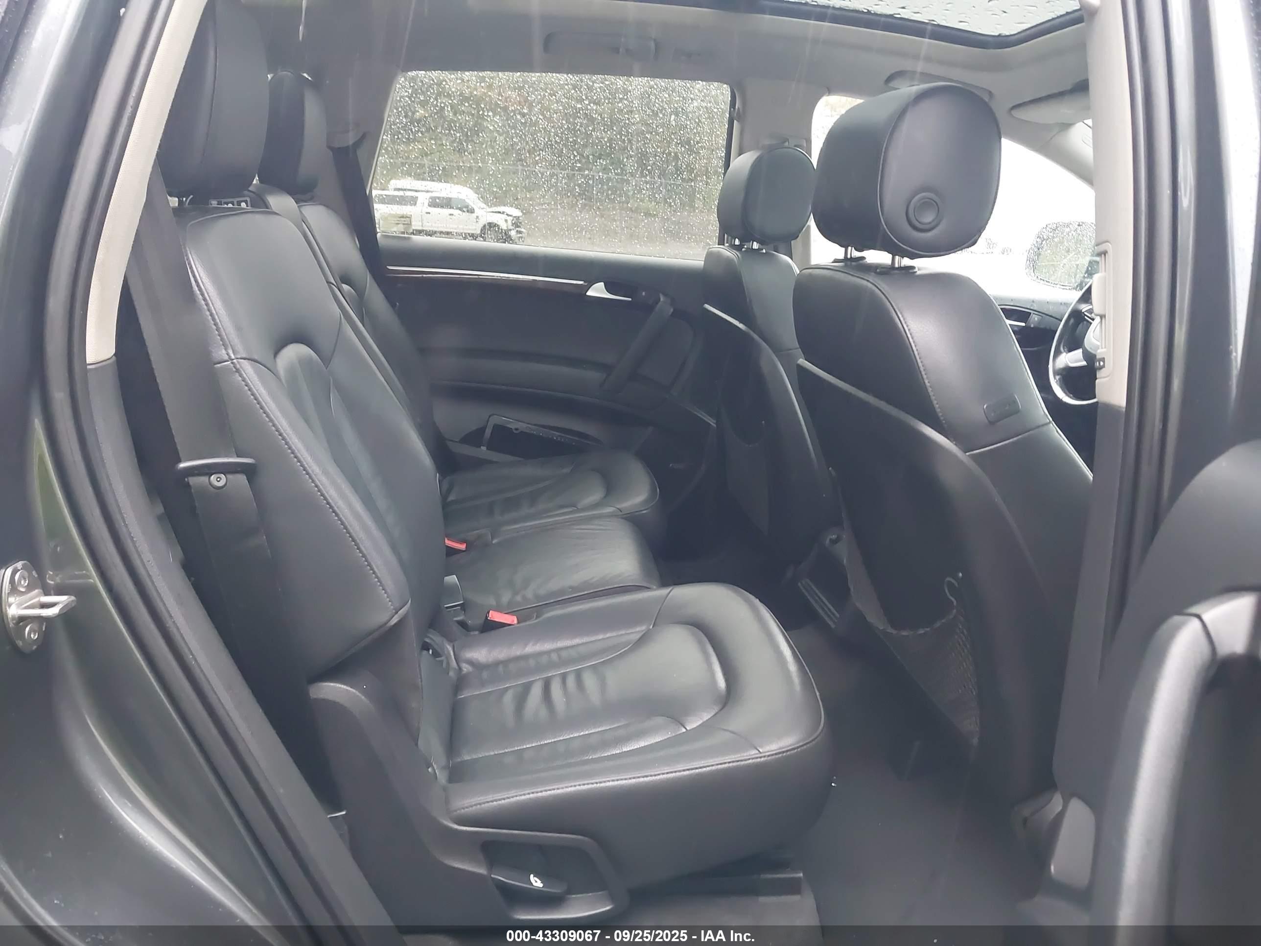 AUDI Q7 image 8