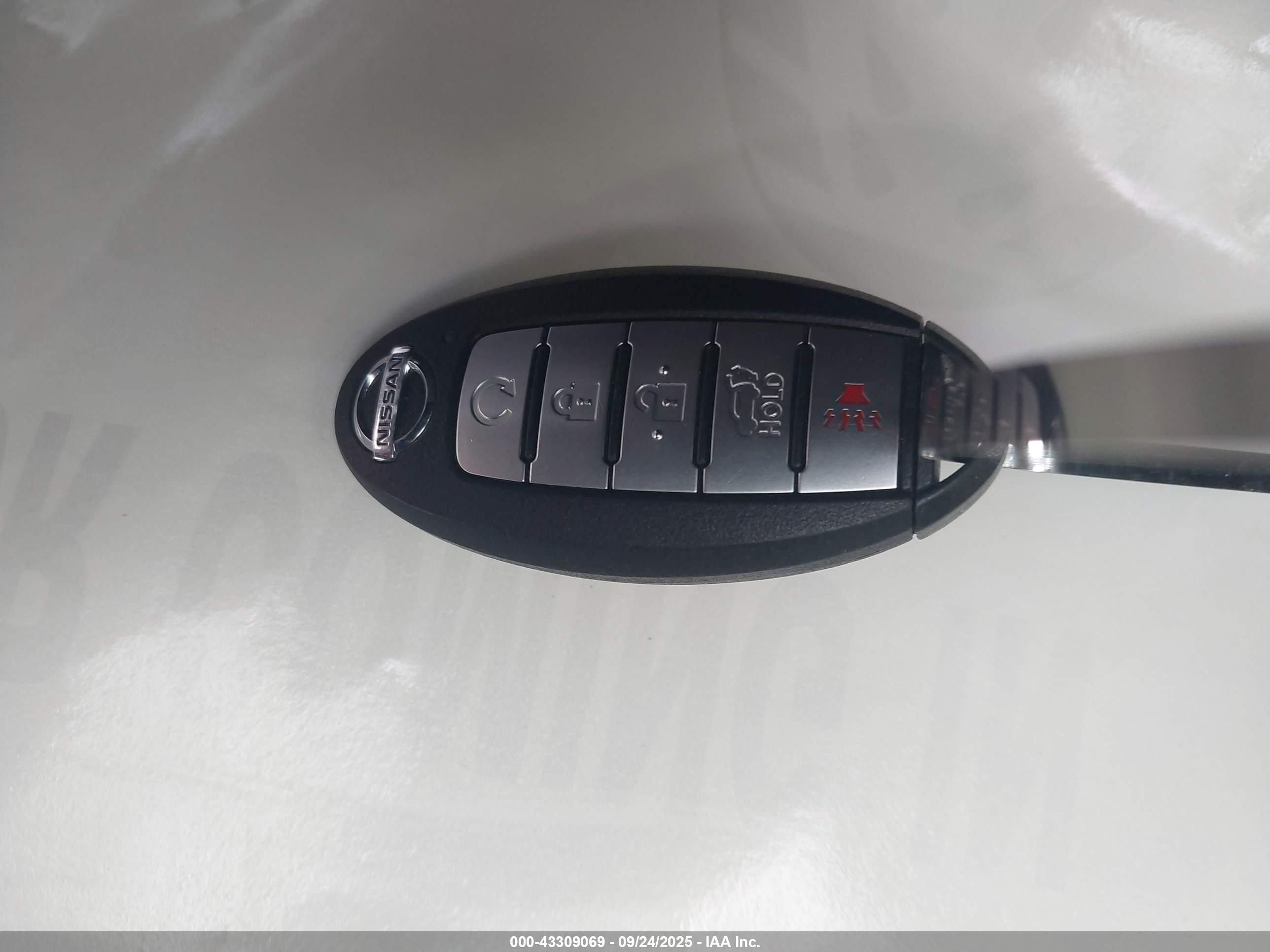 NISSAN ROGUE image 11