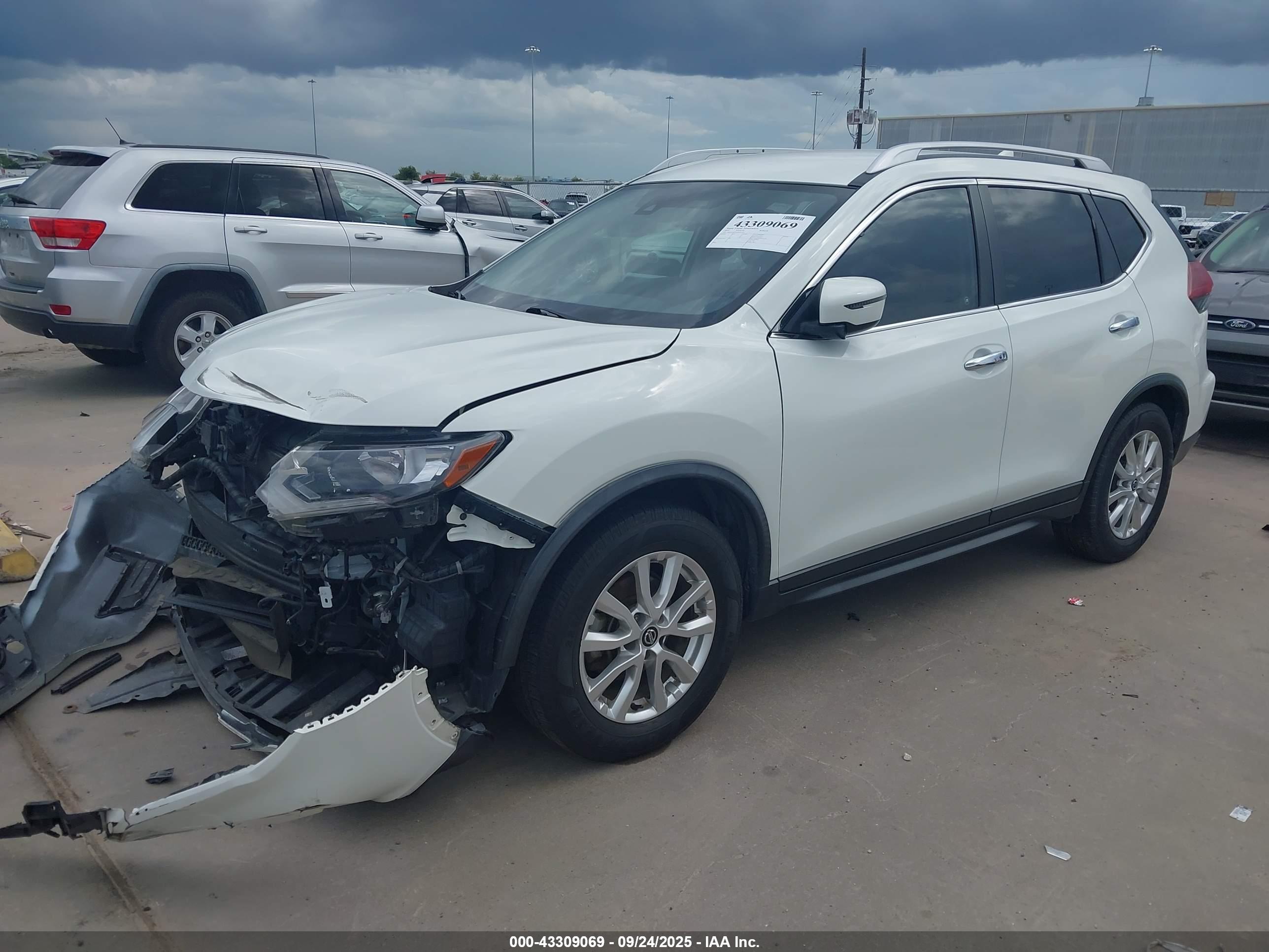 NISSAN ROGUE image 2