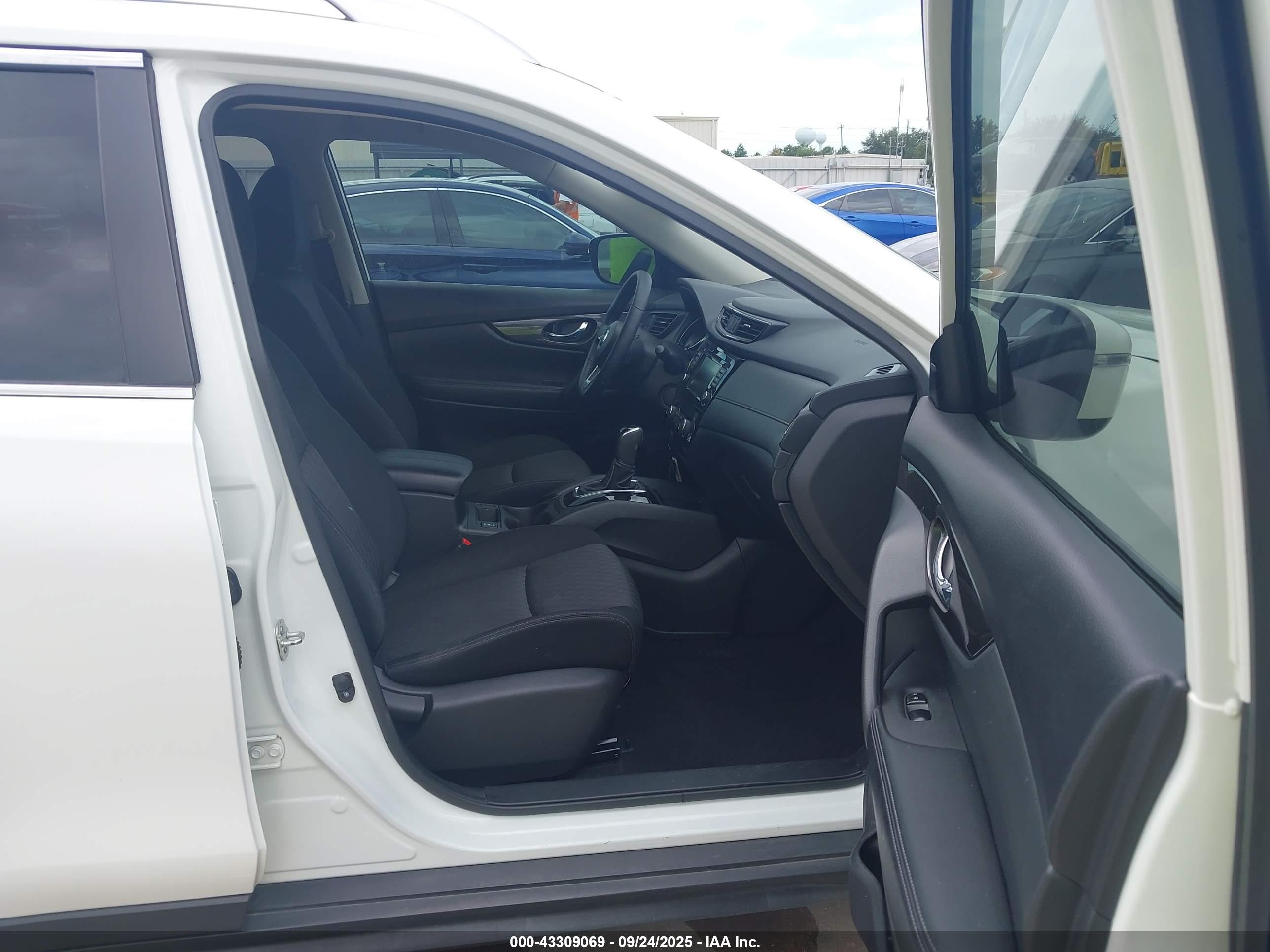 NISSAN ROGUE image 5