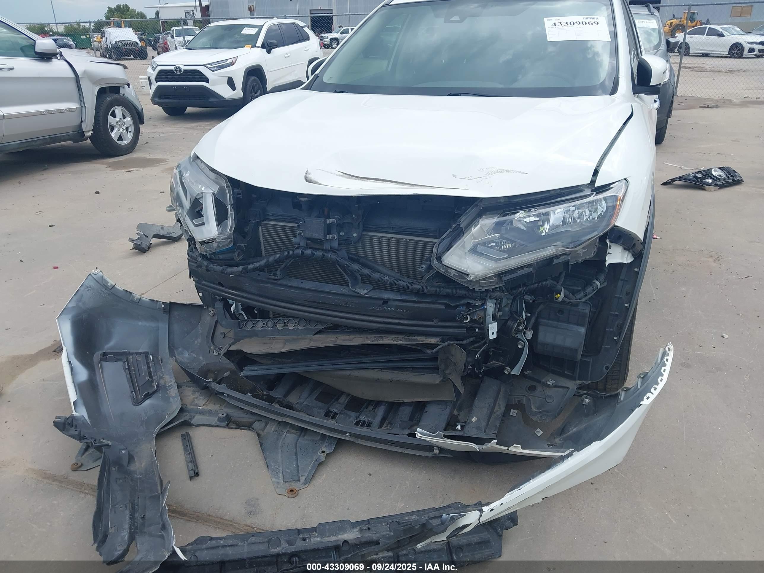 NISSAN ROGUE image 6