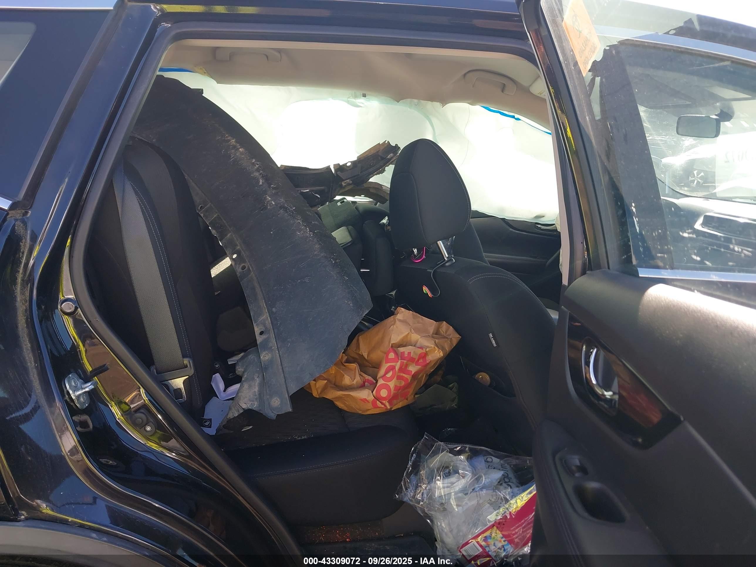 NISSAN ROGUE image 8