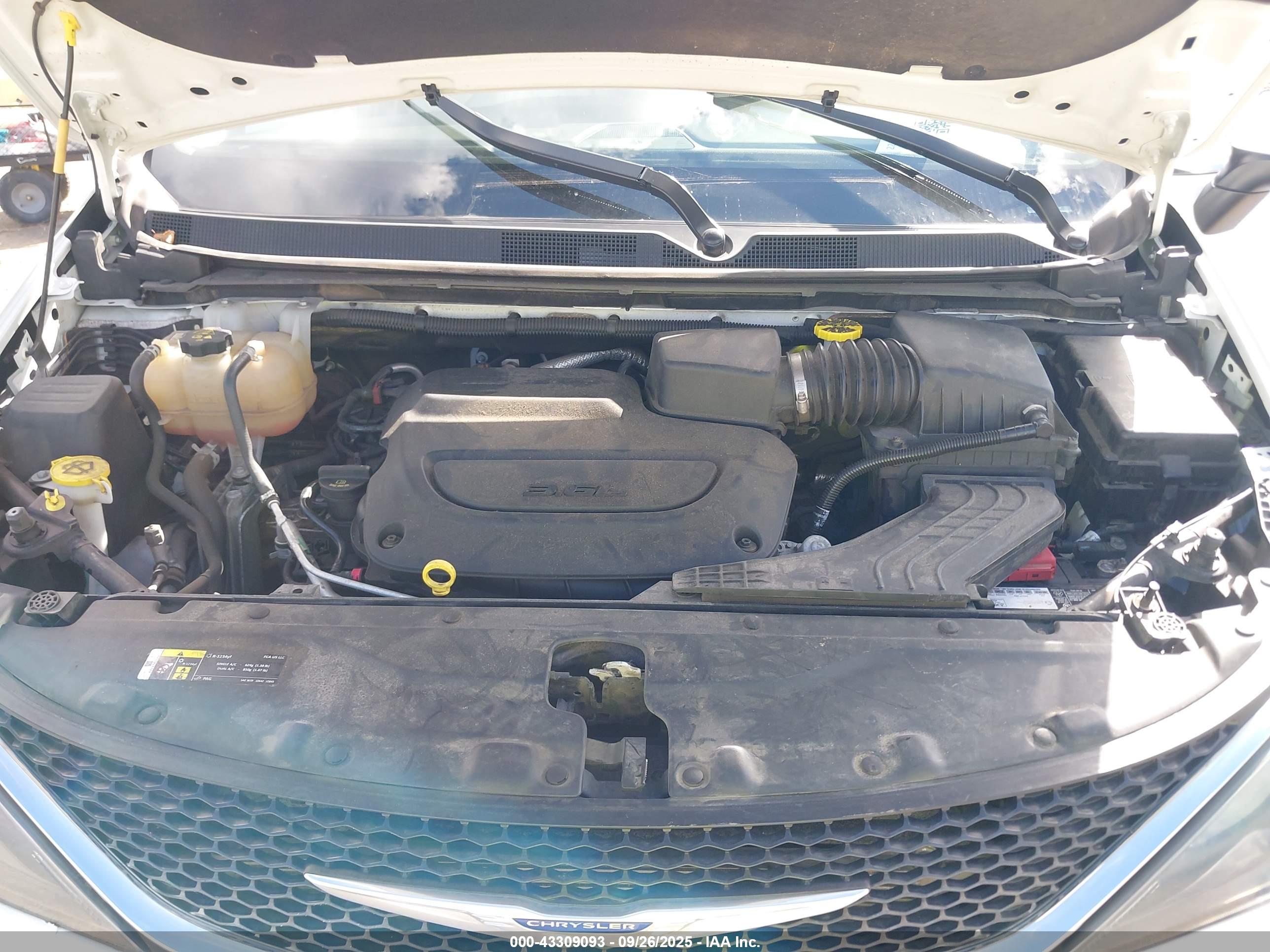 CHRYSLER VOYAGER image 10
