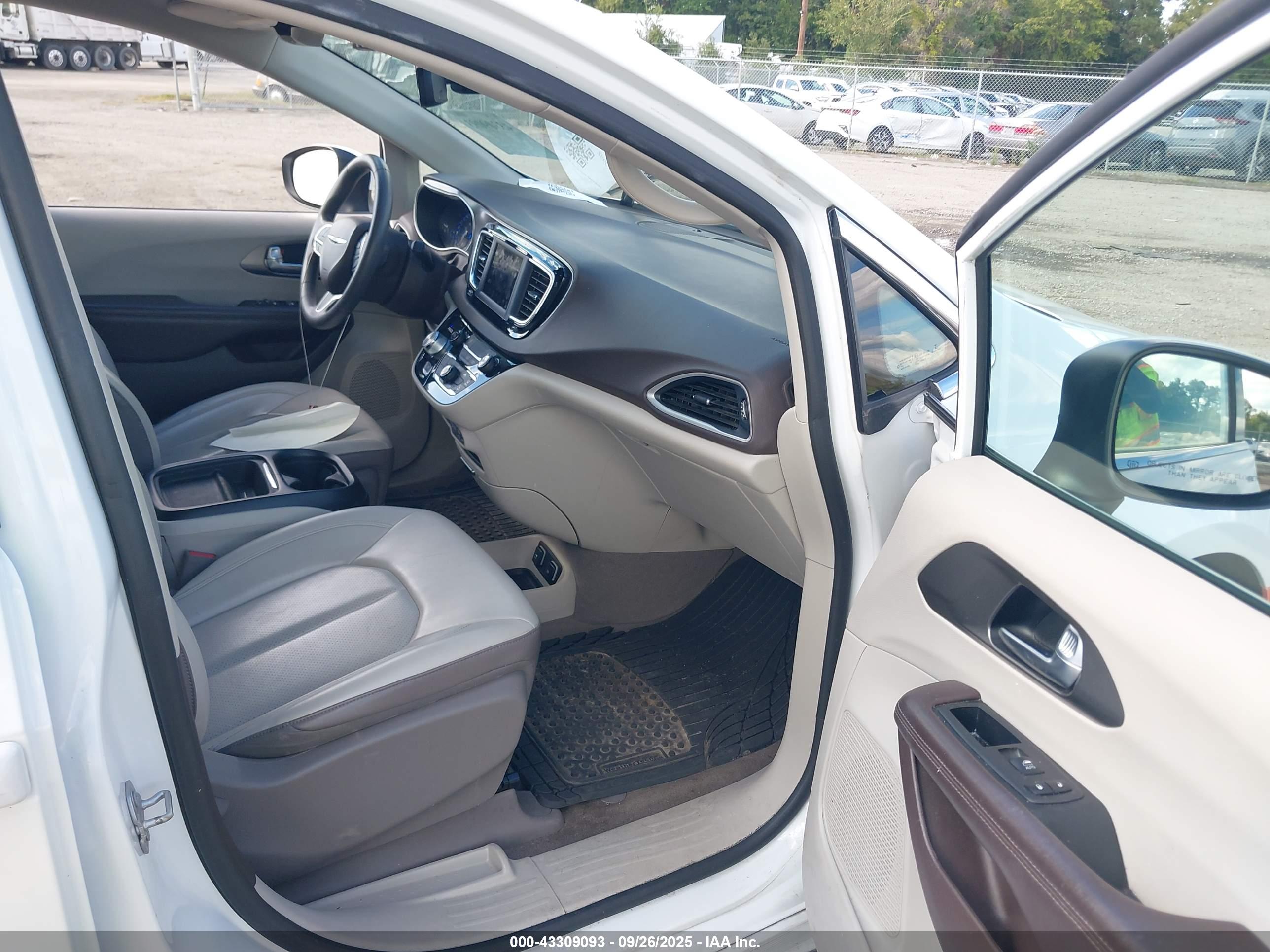 CHRYSLER VOYAGER image 5
