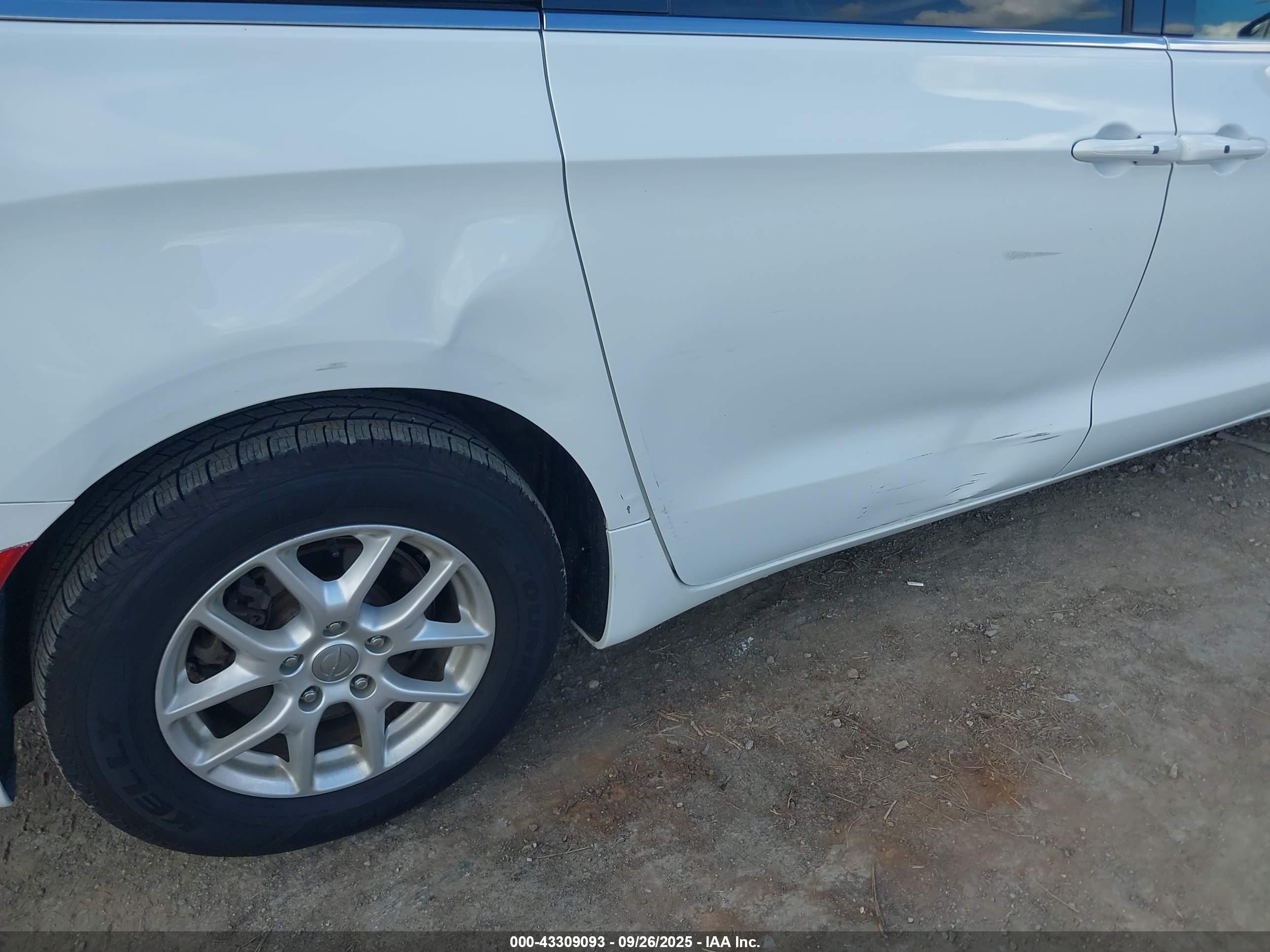 CHRYSLER VOYAGER image 6