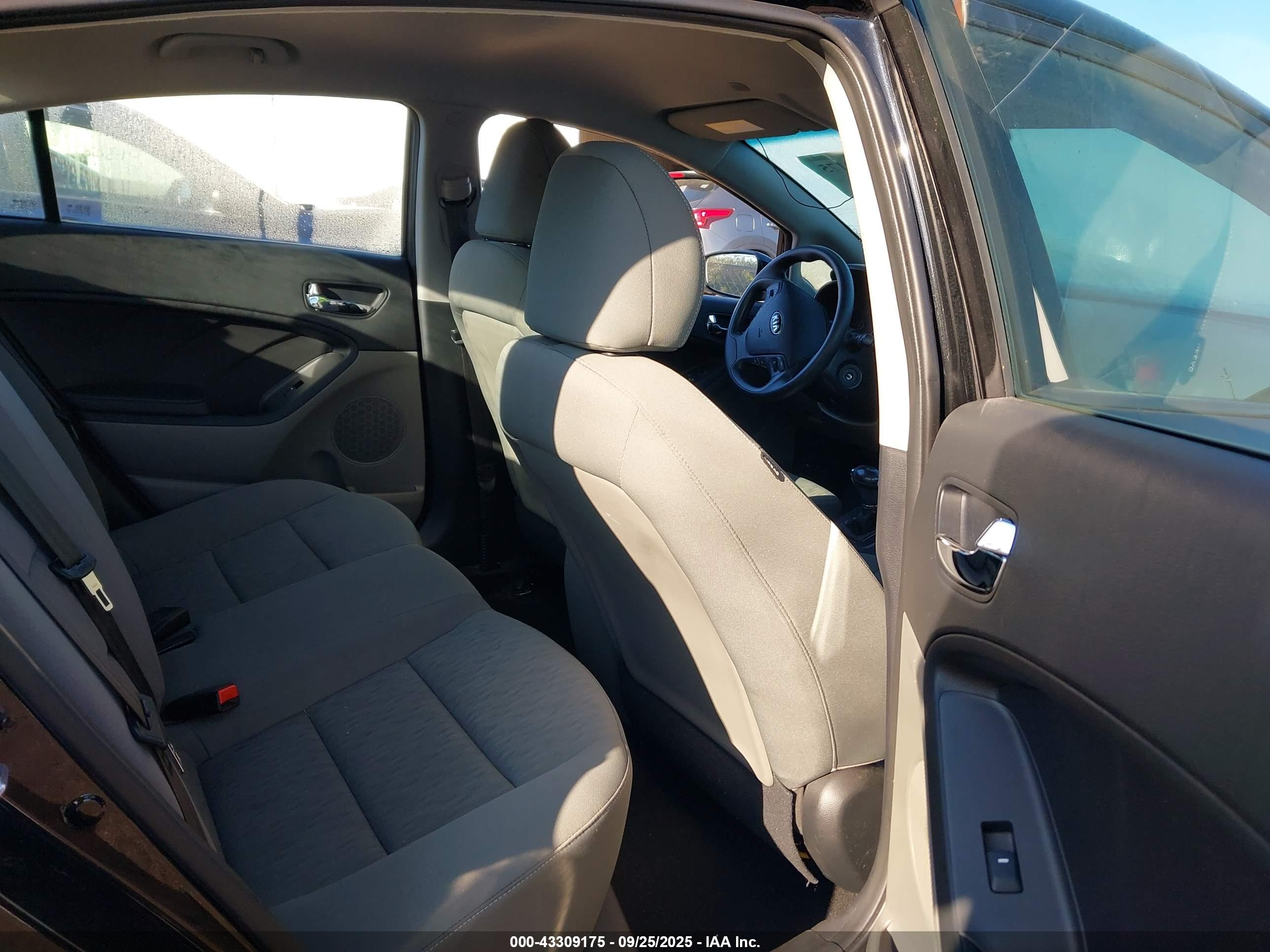 KIA FORTE image 8