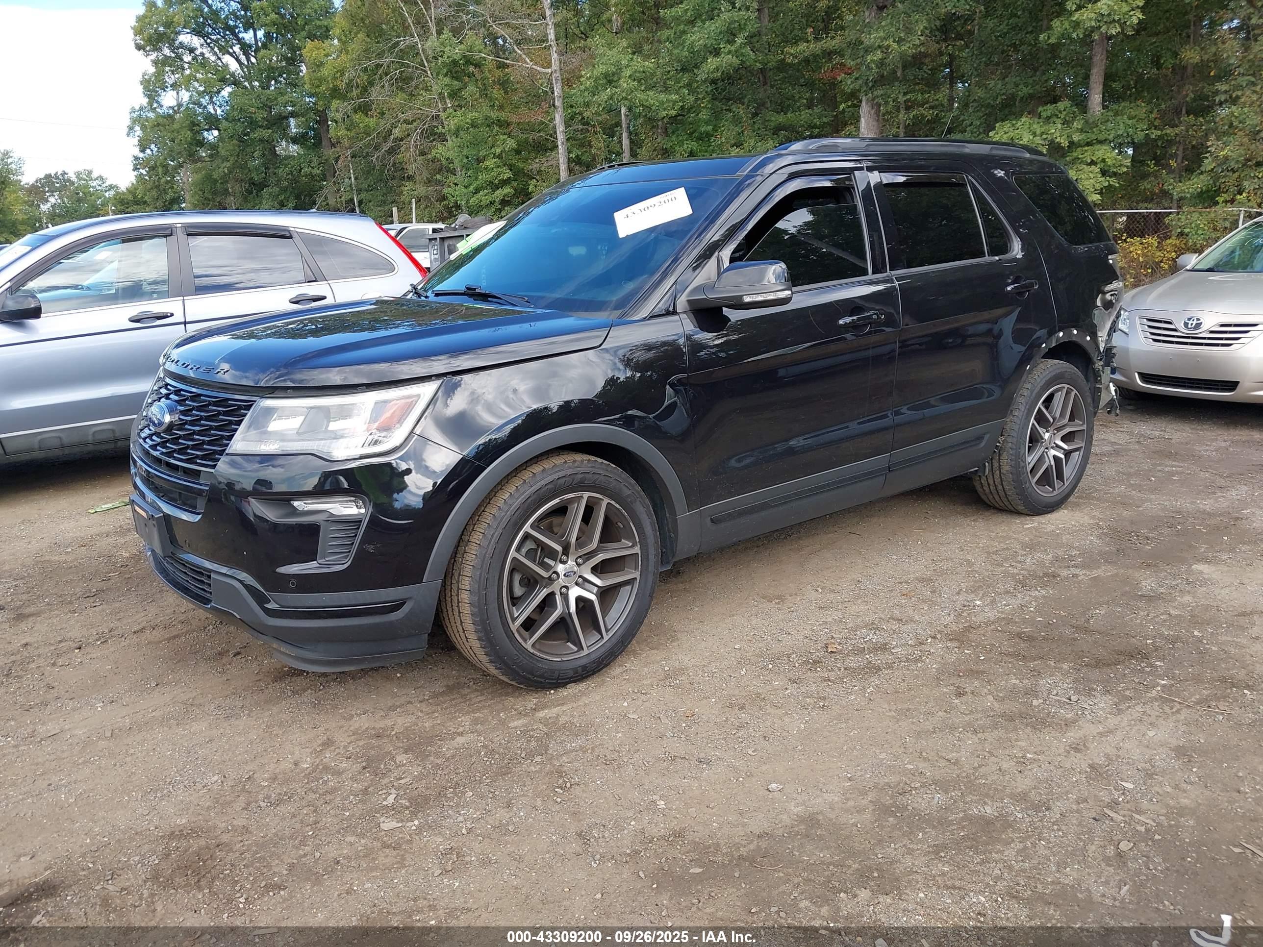 FORD EXPLORER image 2