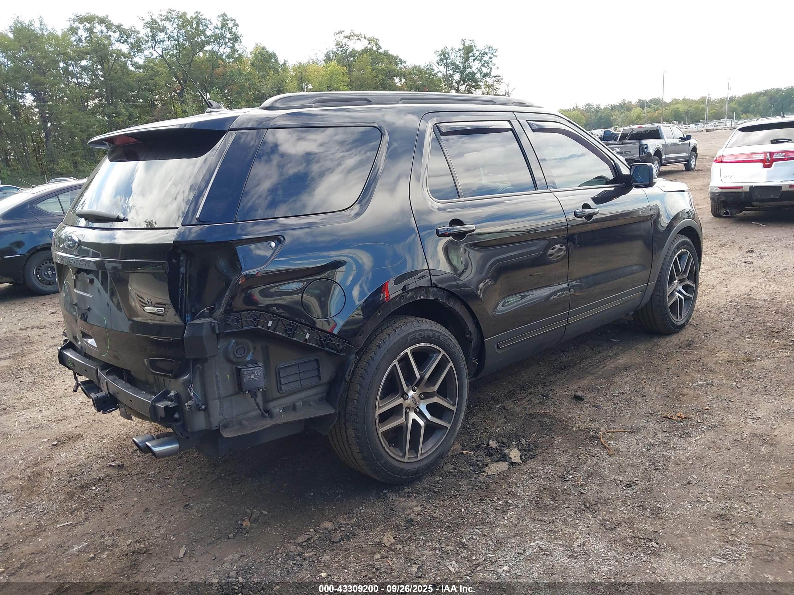 FORD EXPLORER image 4