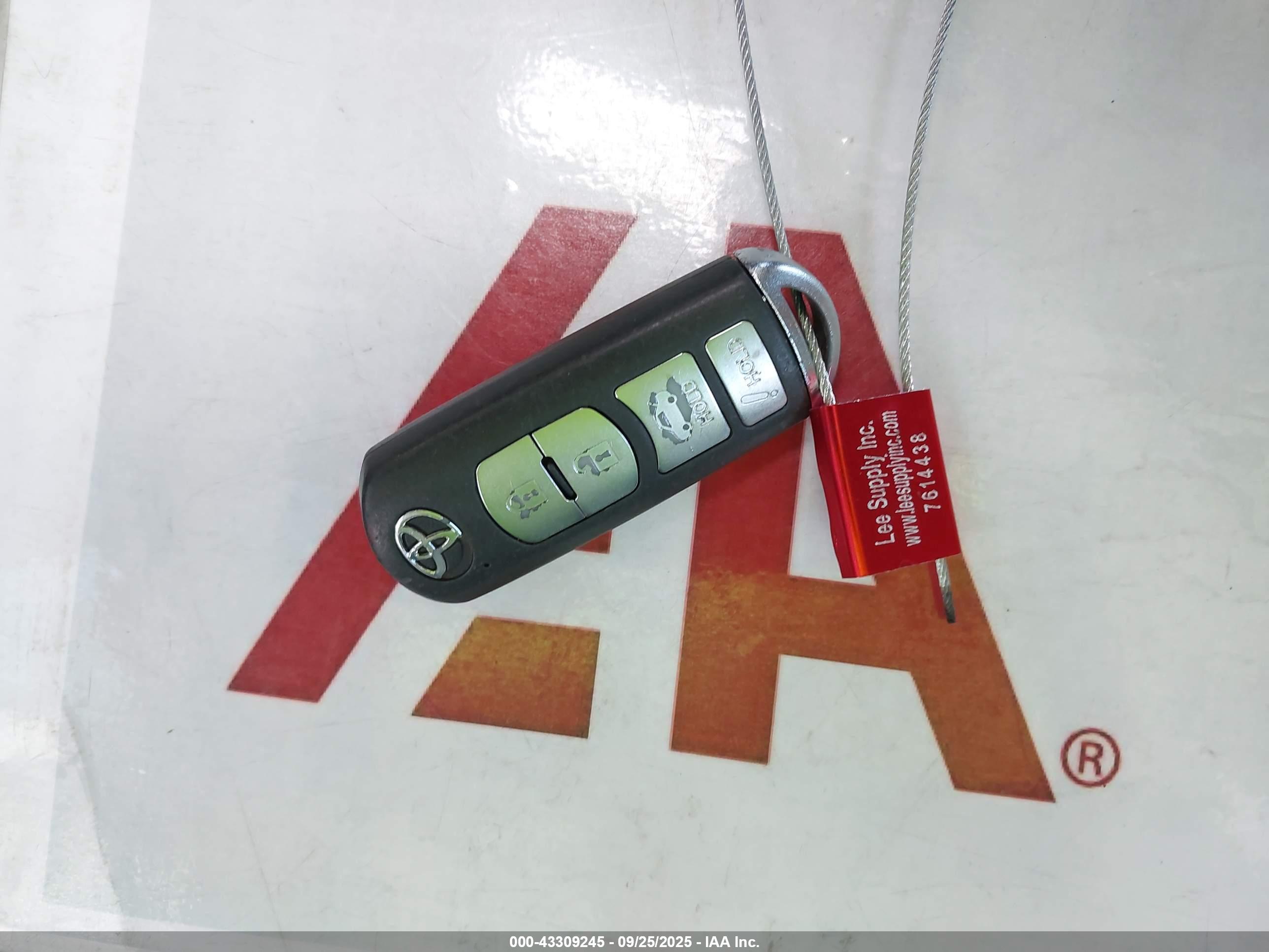 TOYOTA YARIS image 11