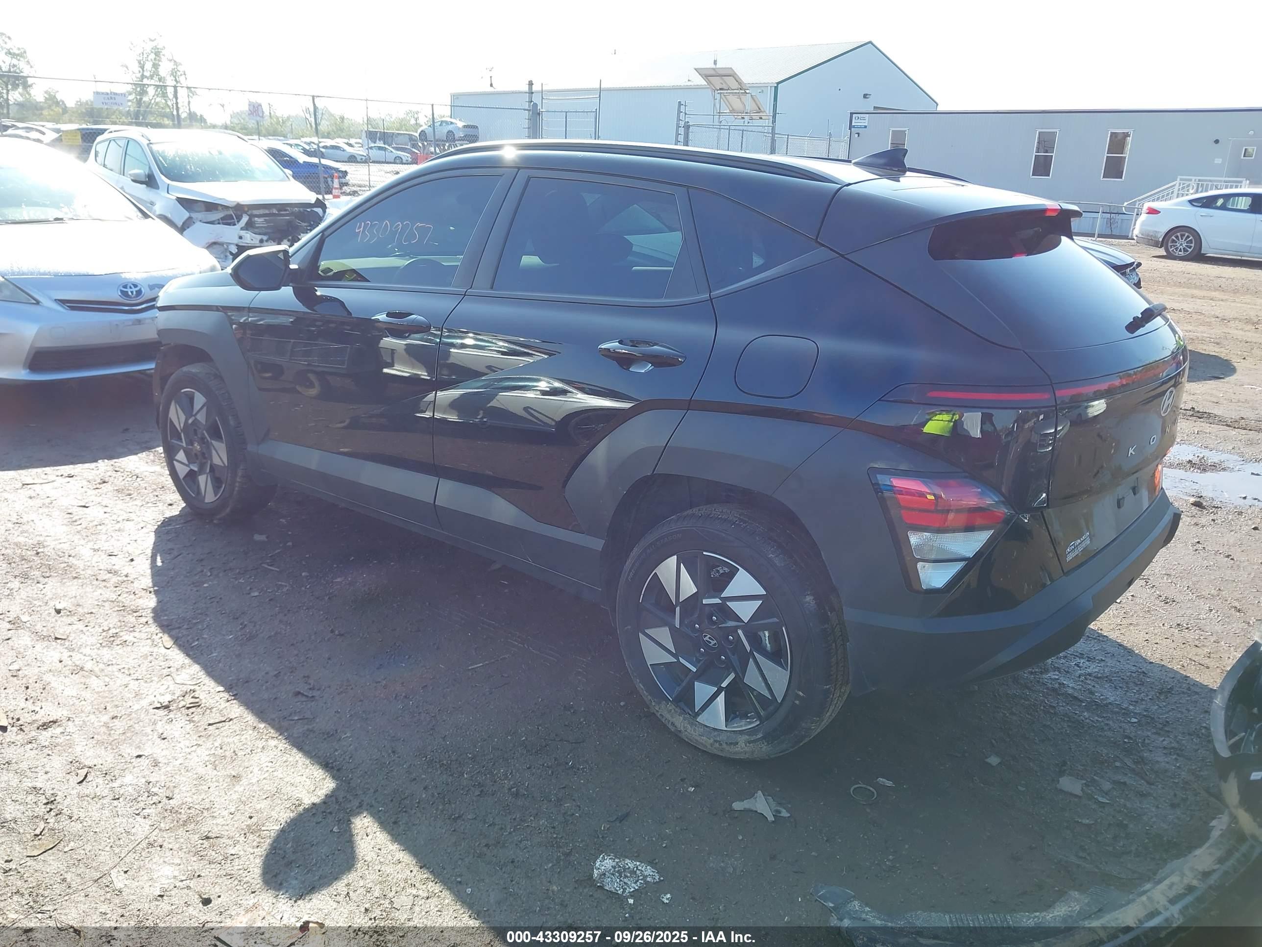 HYUNDAI KONA image 3