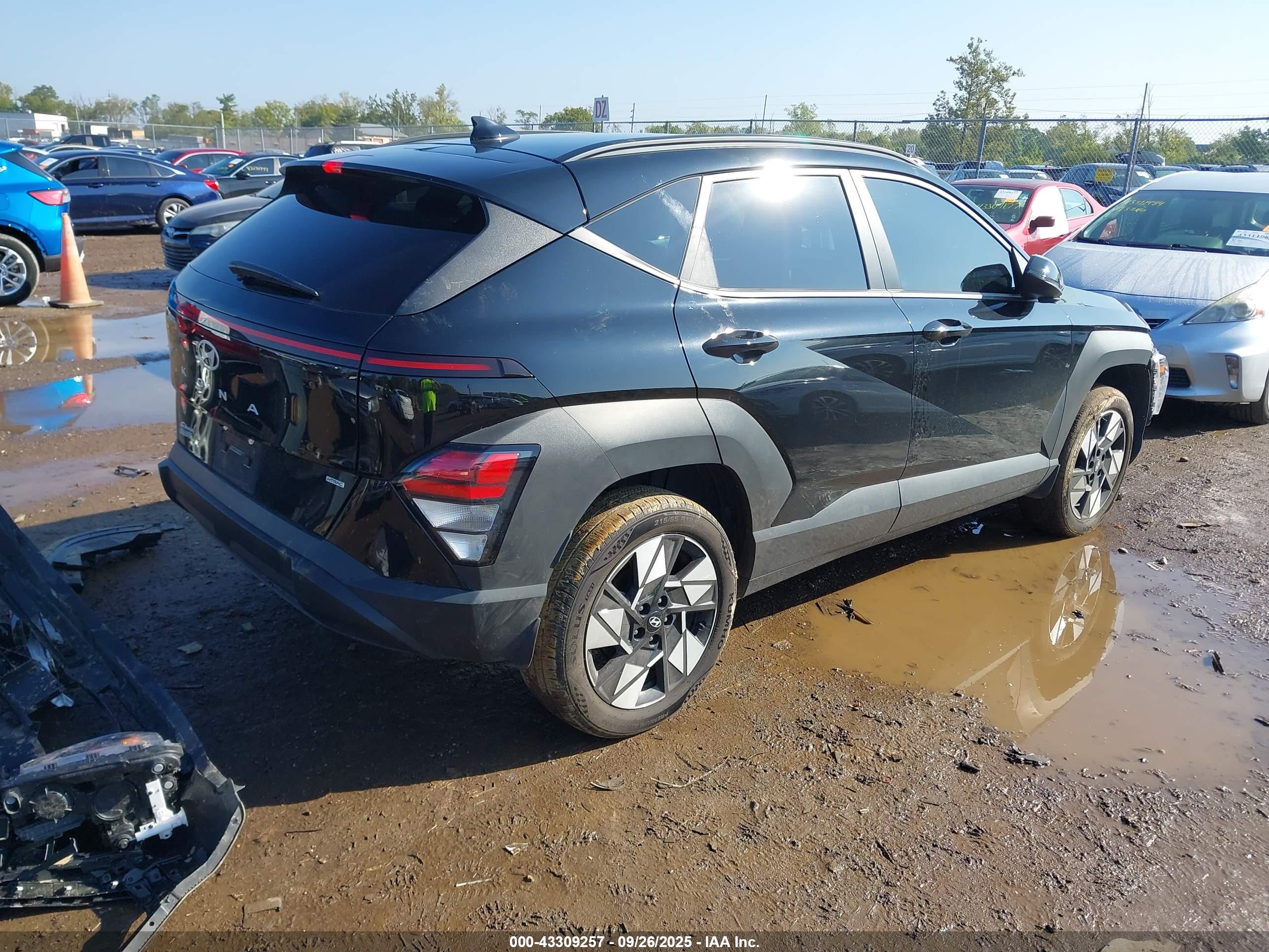 HYUNDAI KONA image 4