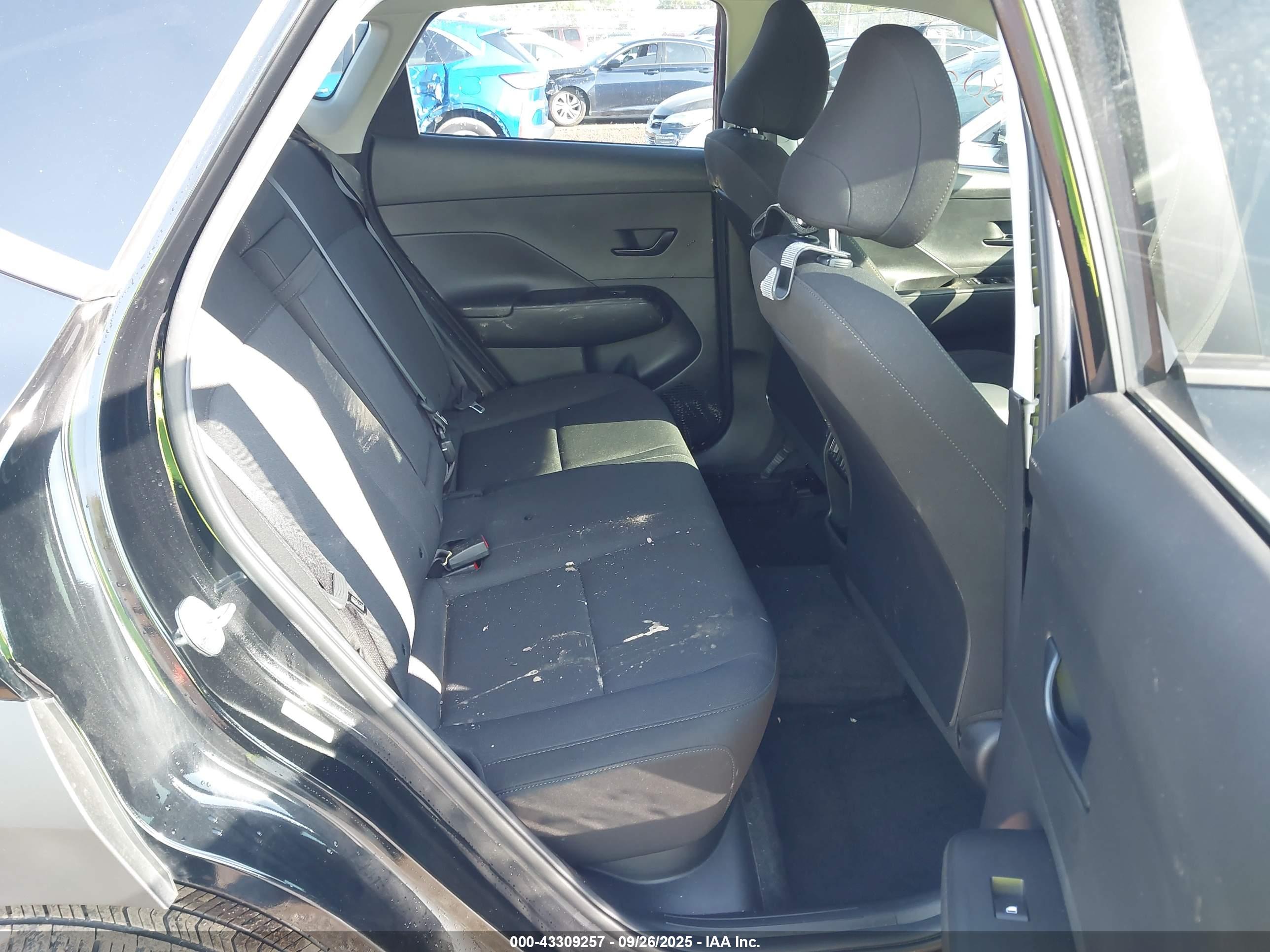 HYUNDAI KONA image 8
