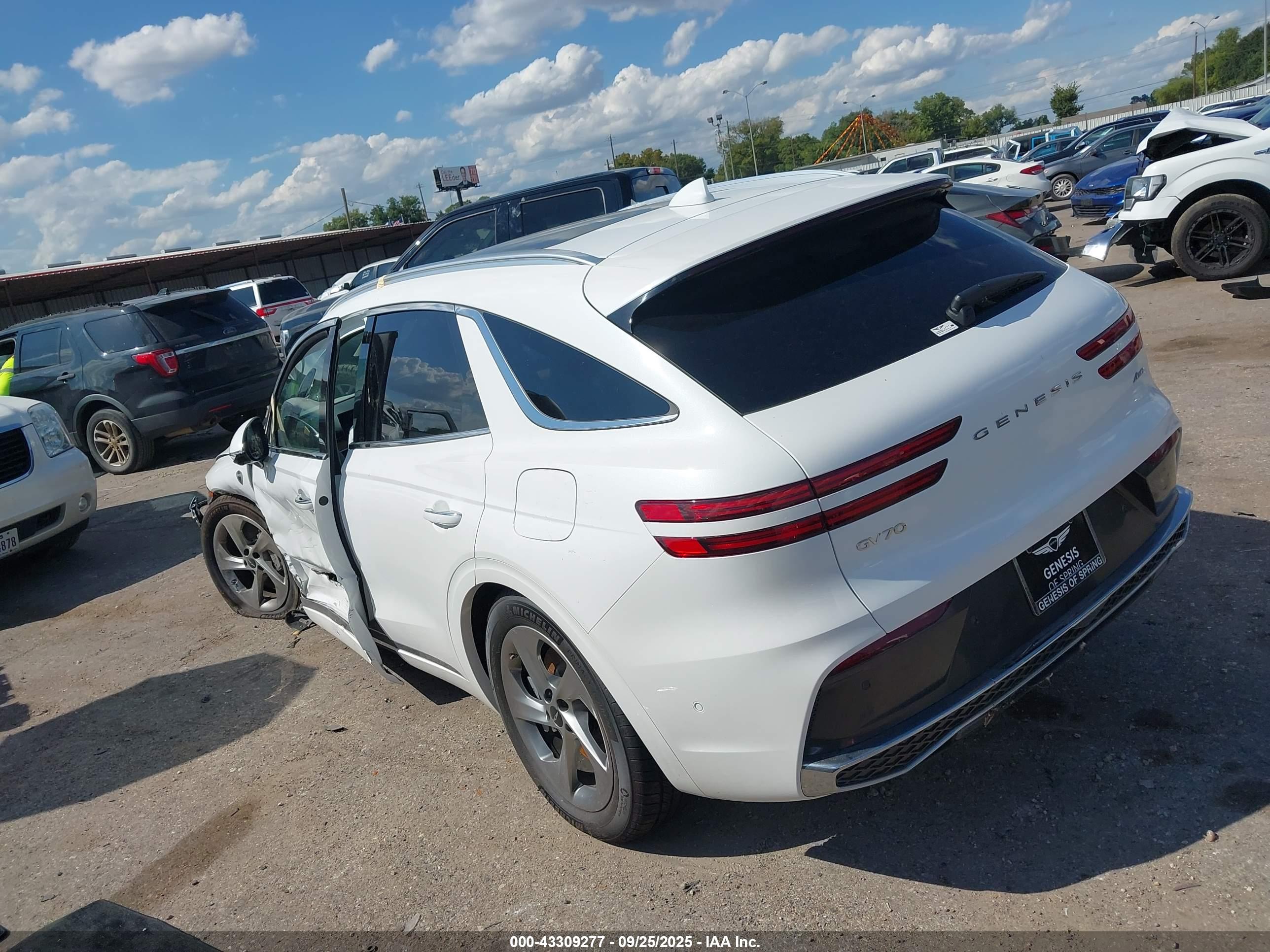 GENESIS GV70 image 3