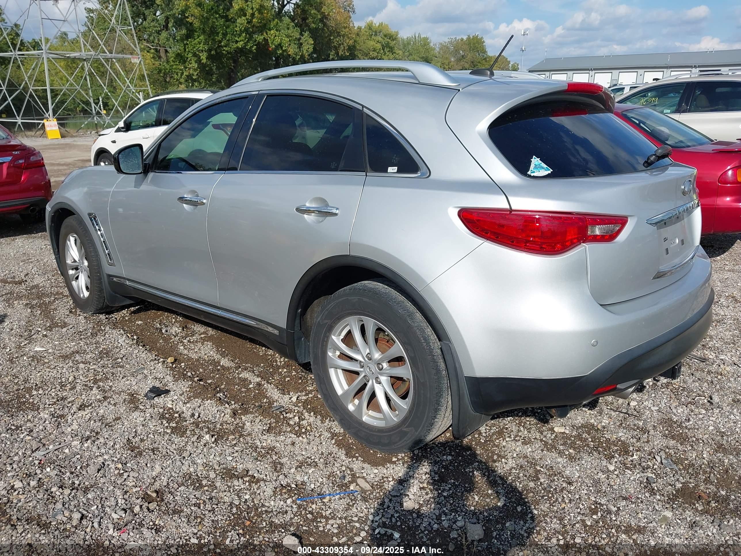 INFINITI FX35 image 3