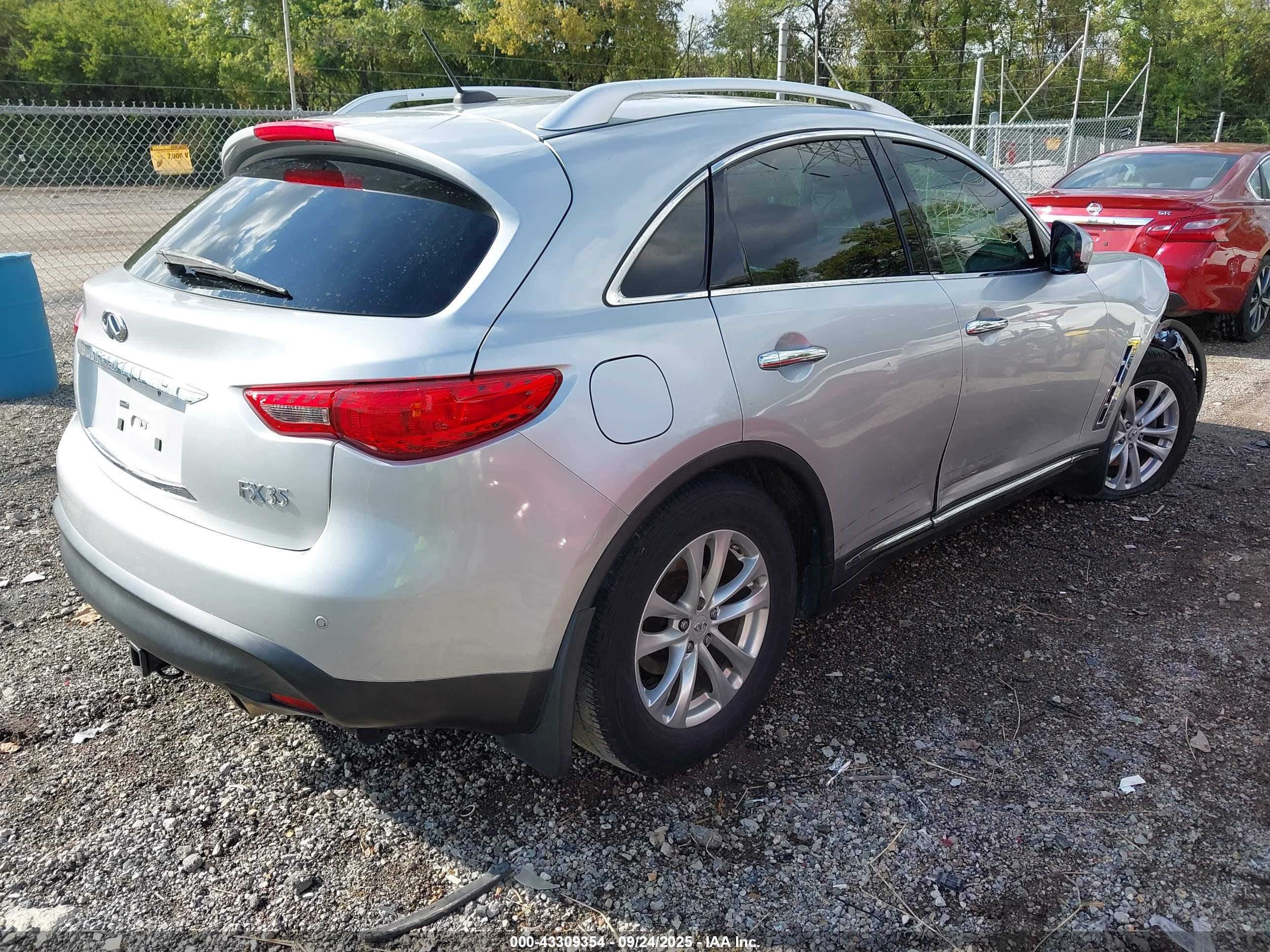 INFINITI FX35 image 4