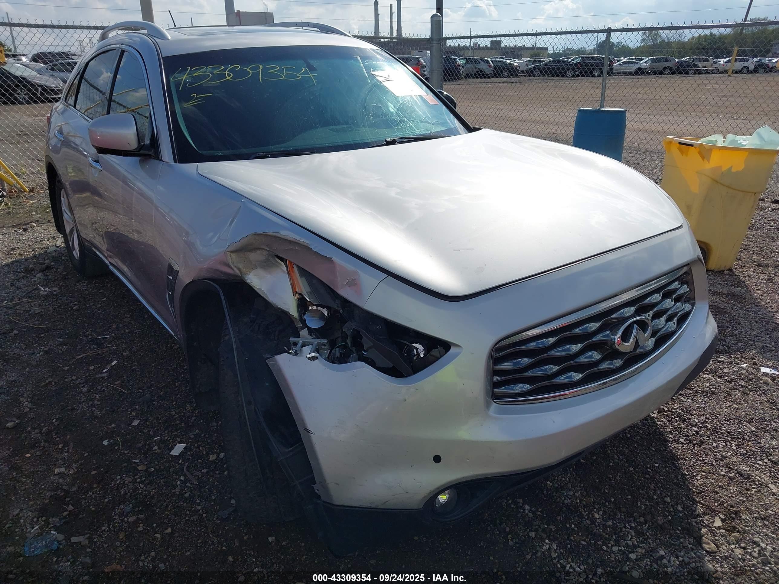INFINITI FX35 image 6