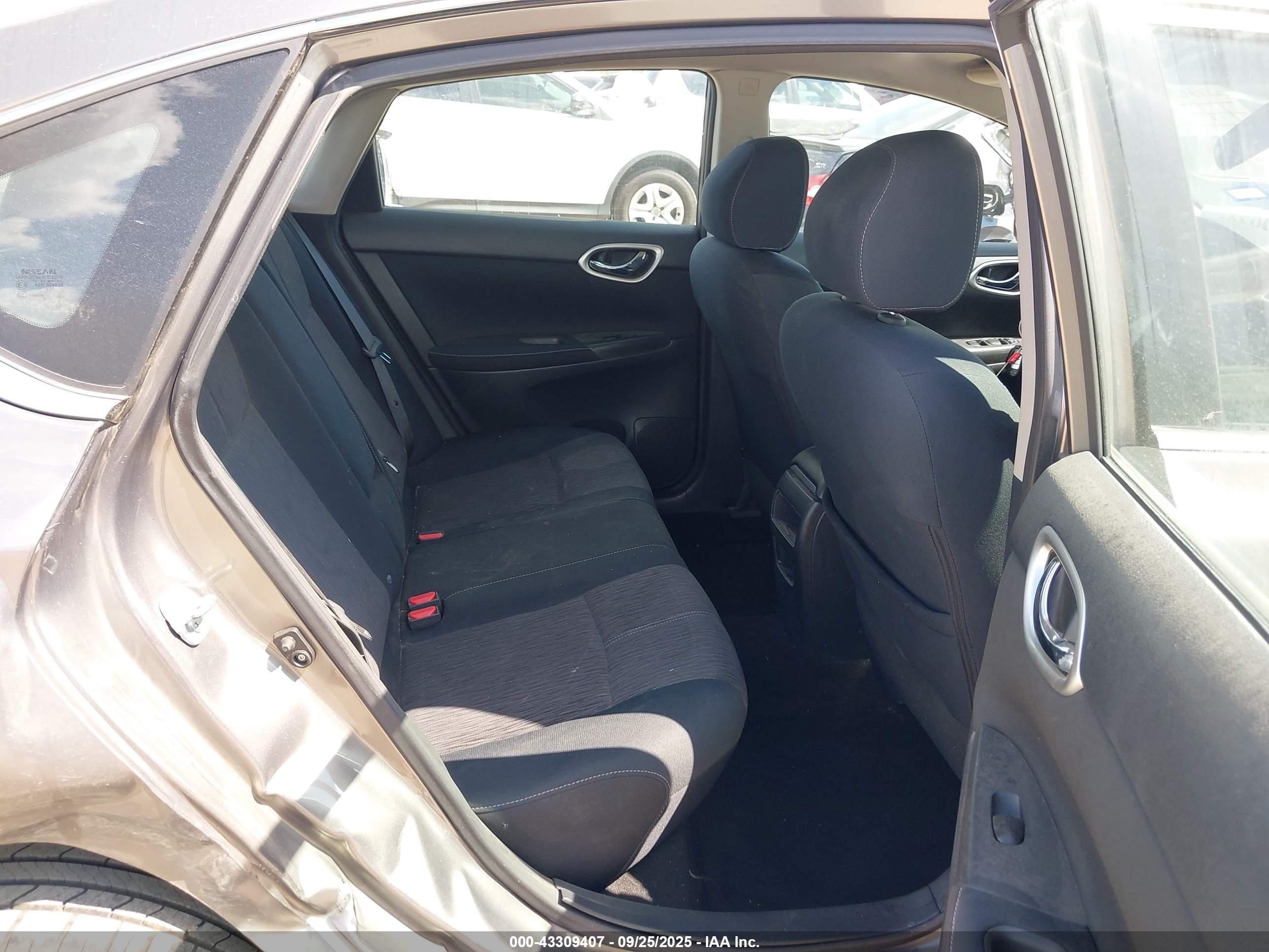 NISSAN SENTRA image 8