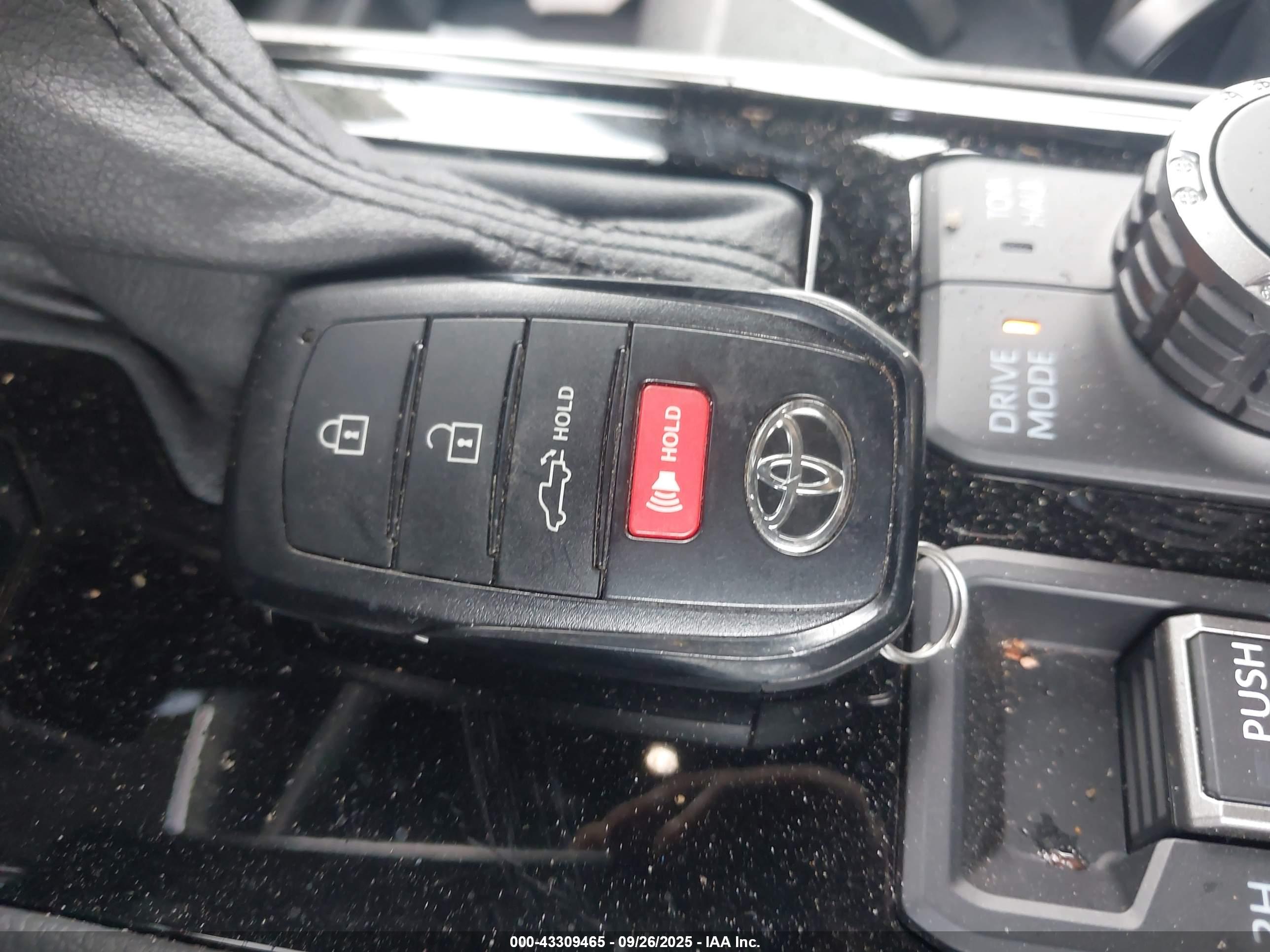 TOYOTA TUNDRA image 11