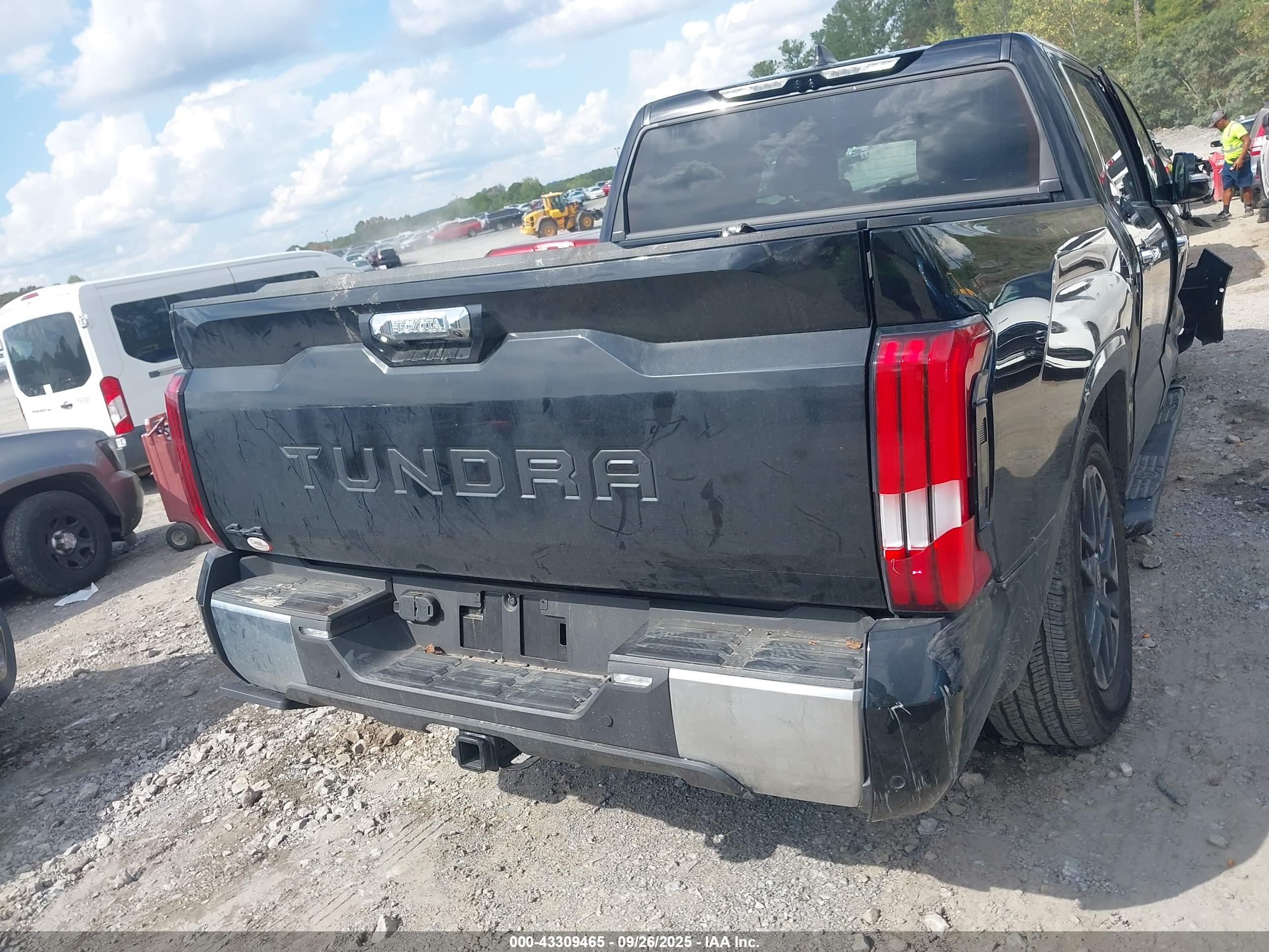 TOYOTA TUNDRA image 4
