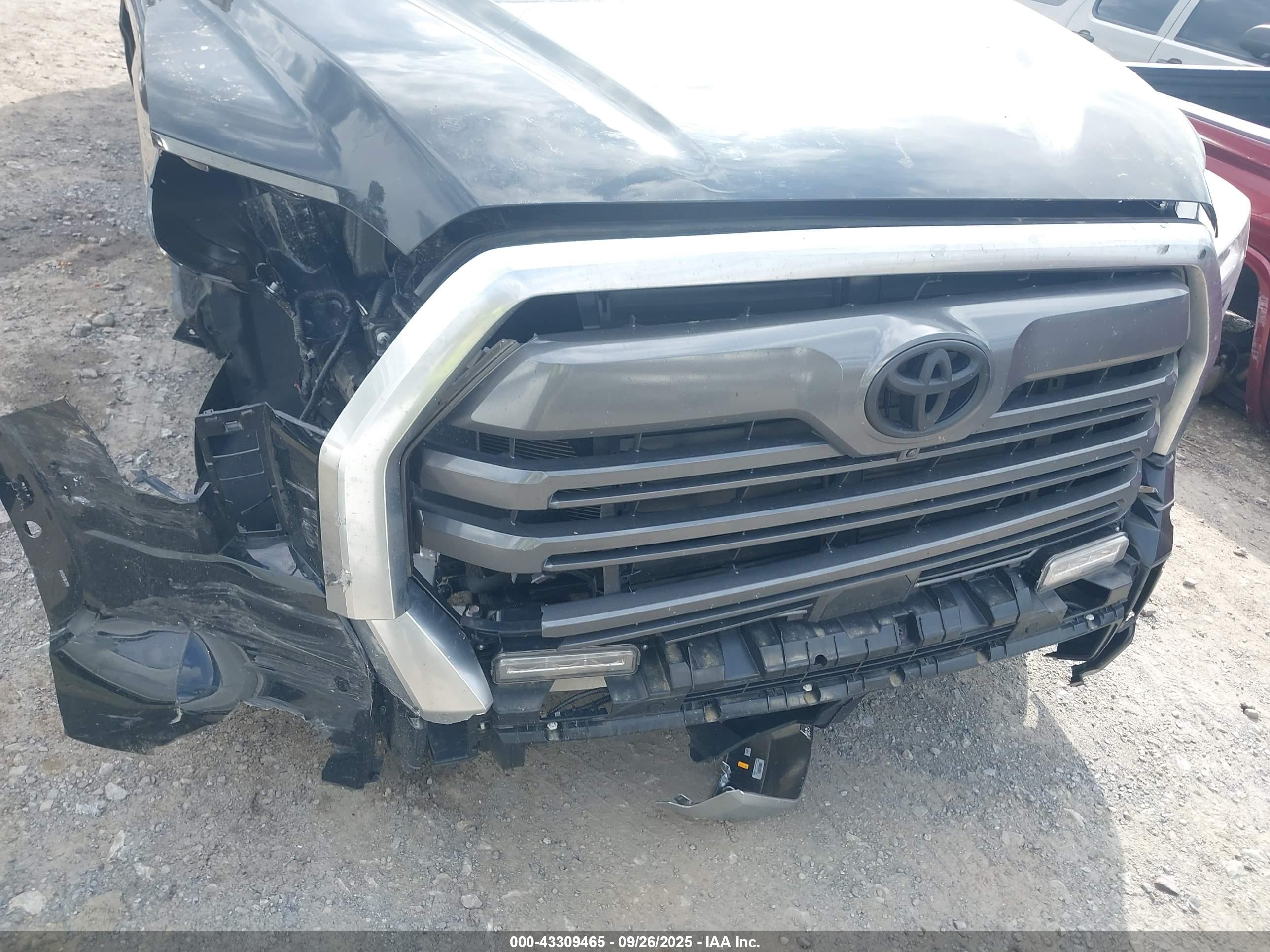TOYOTA TUNDRA image 6