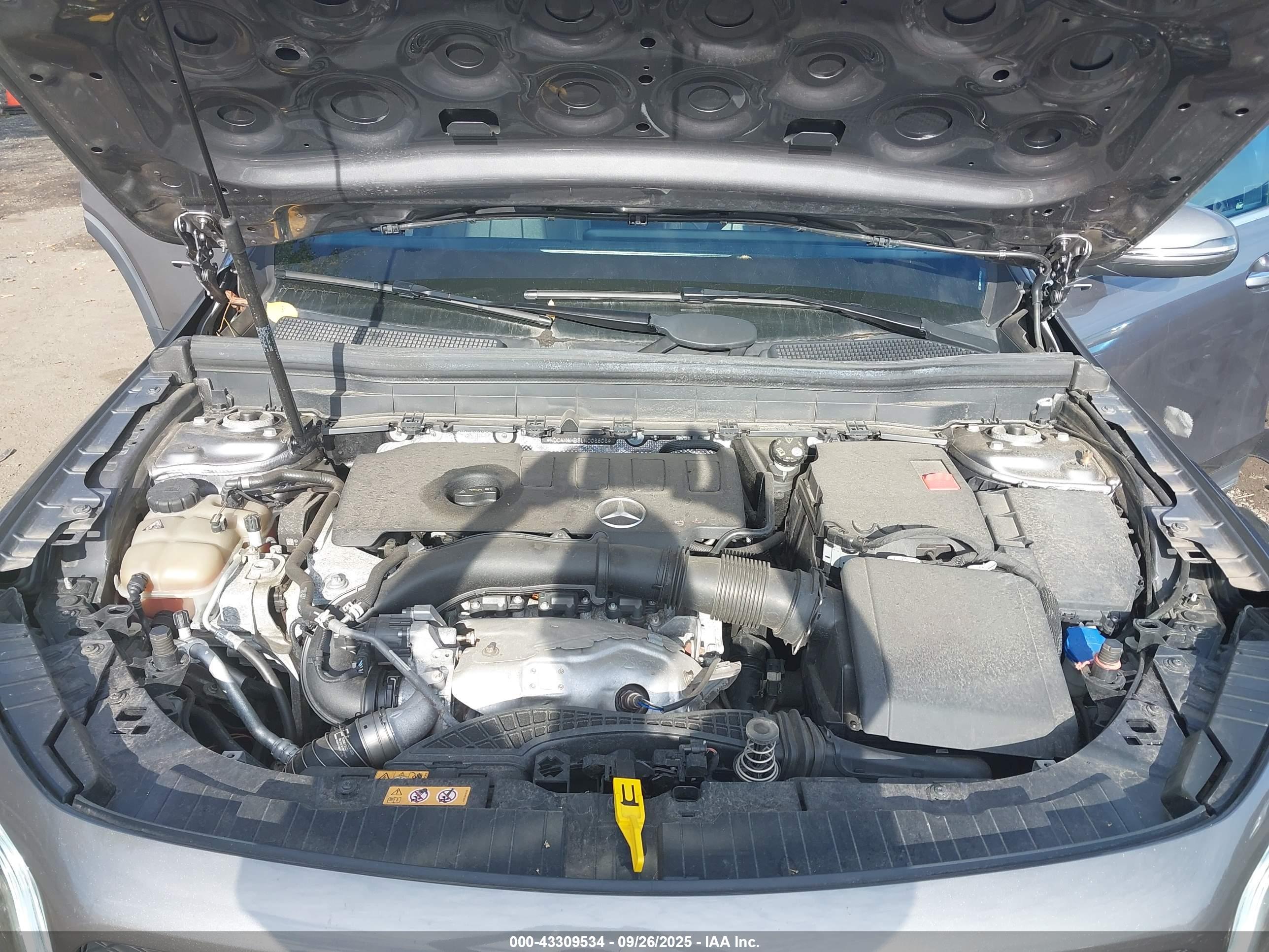 MERCEDES-BENZ GLB image 10