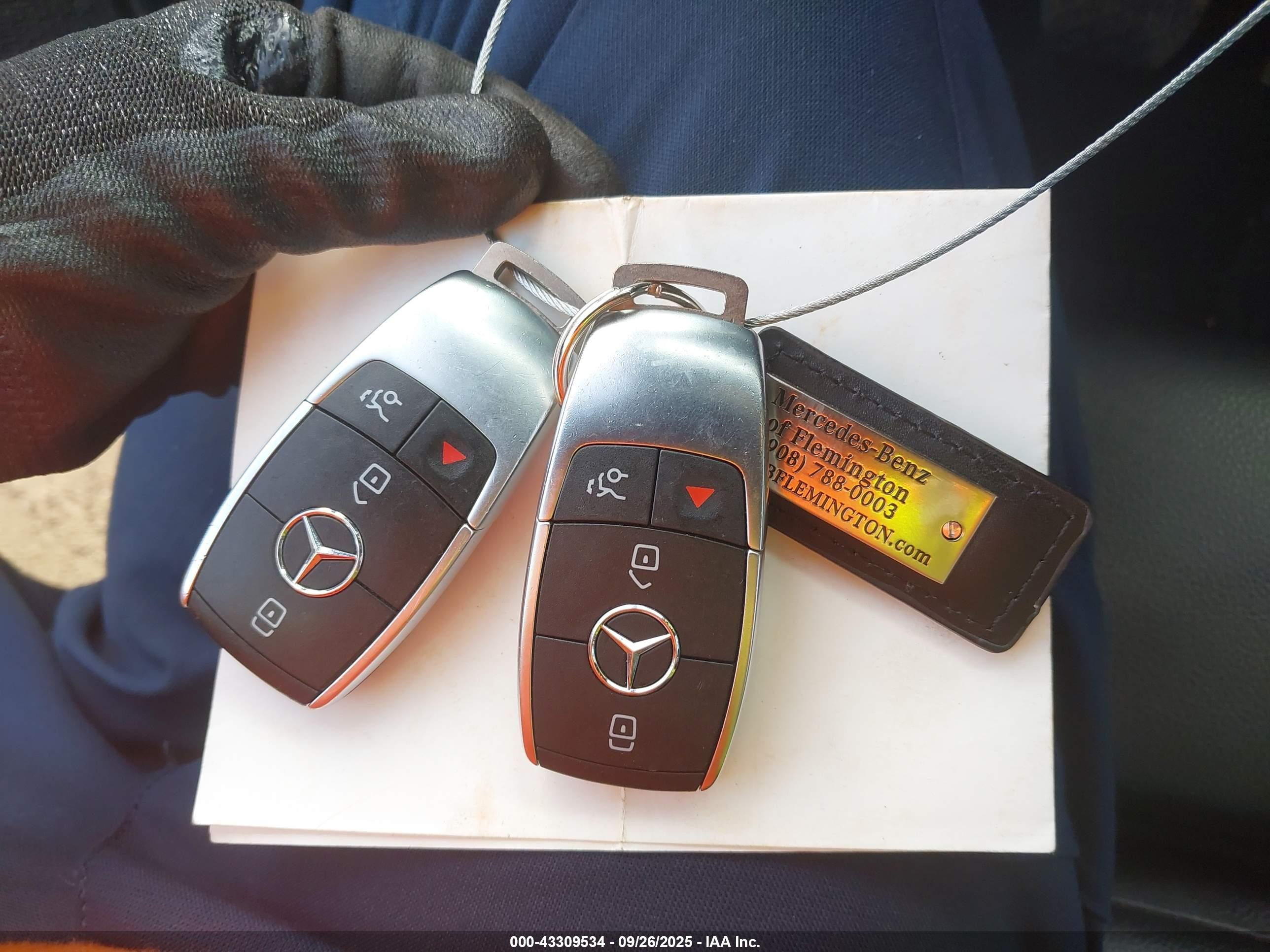 MERCEDES-BENZ GLB image 11