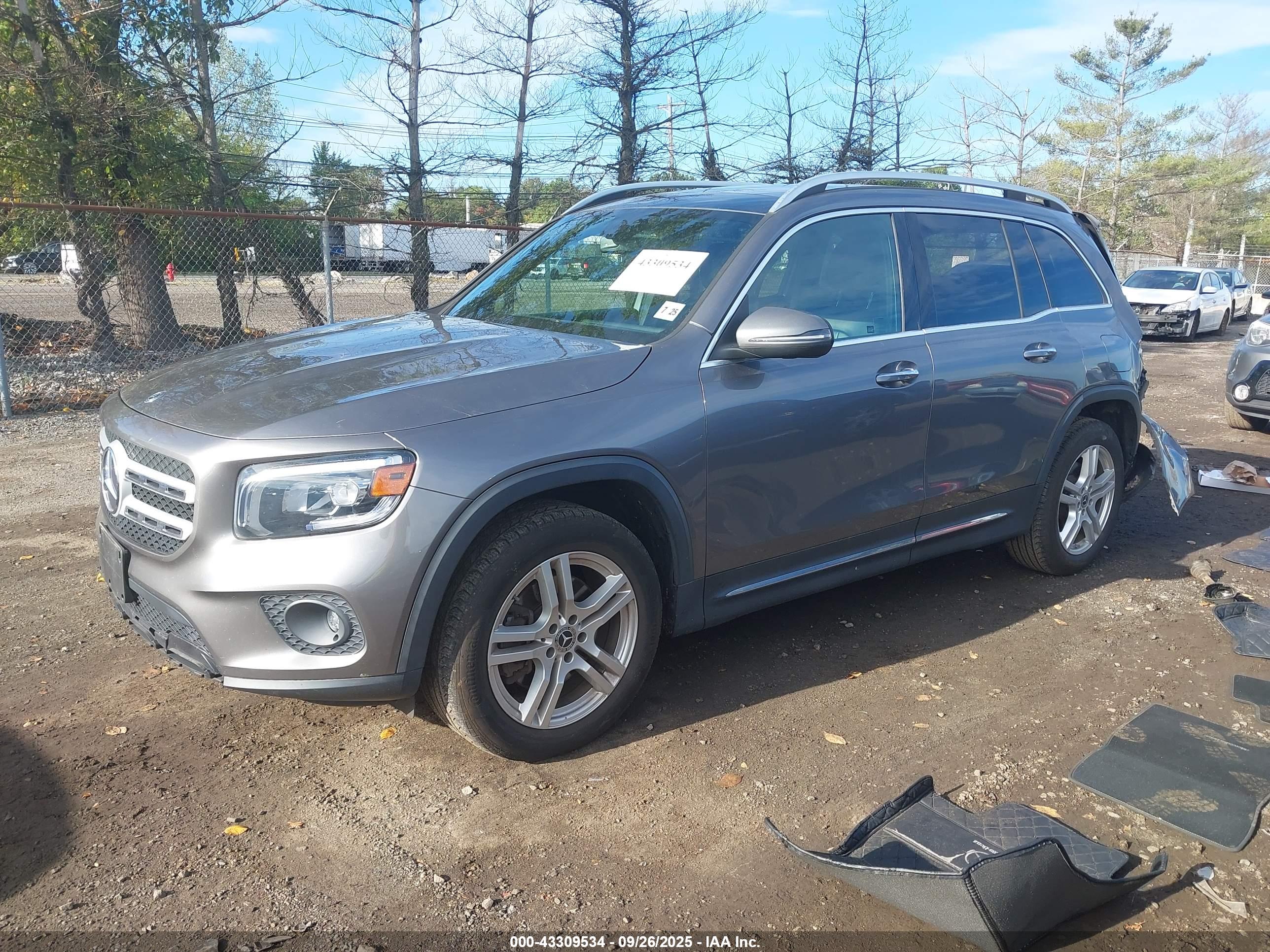 MERCEDES-BENZ GLB image 2