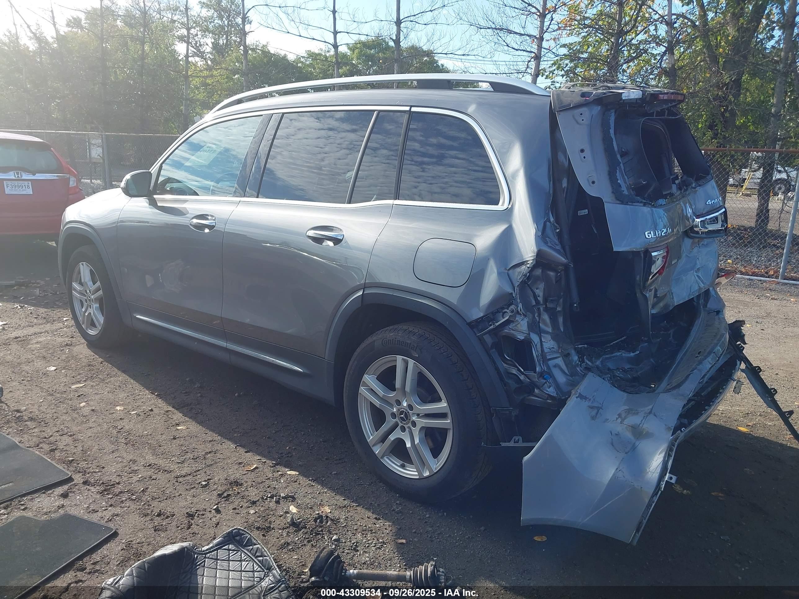 MERCEDES-BENZ GLB image 3
