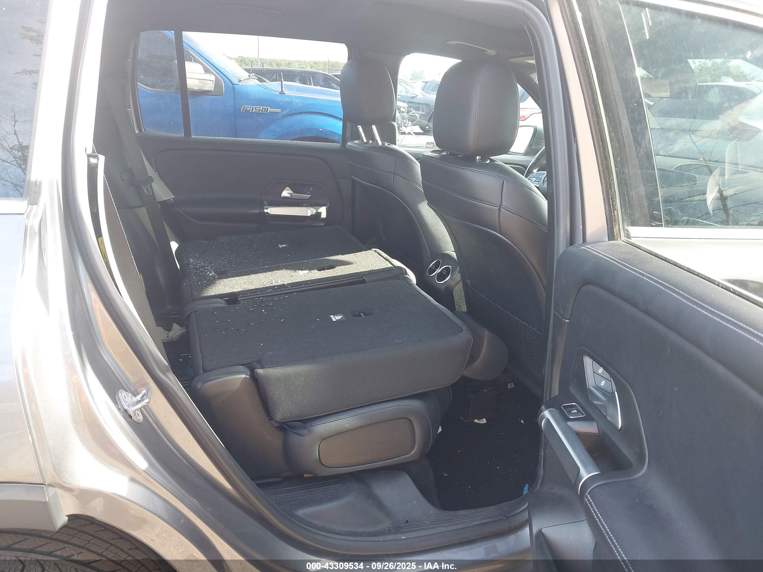 MERCEDES-BENZ GLB image 8