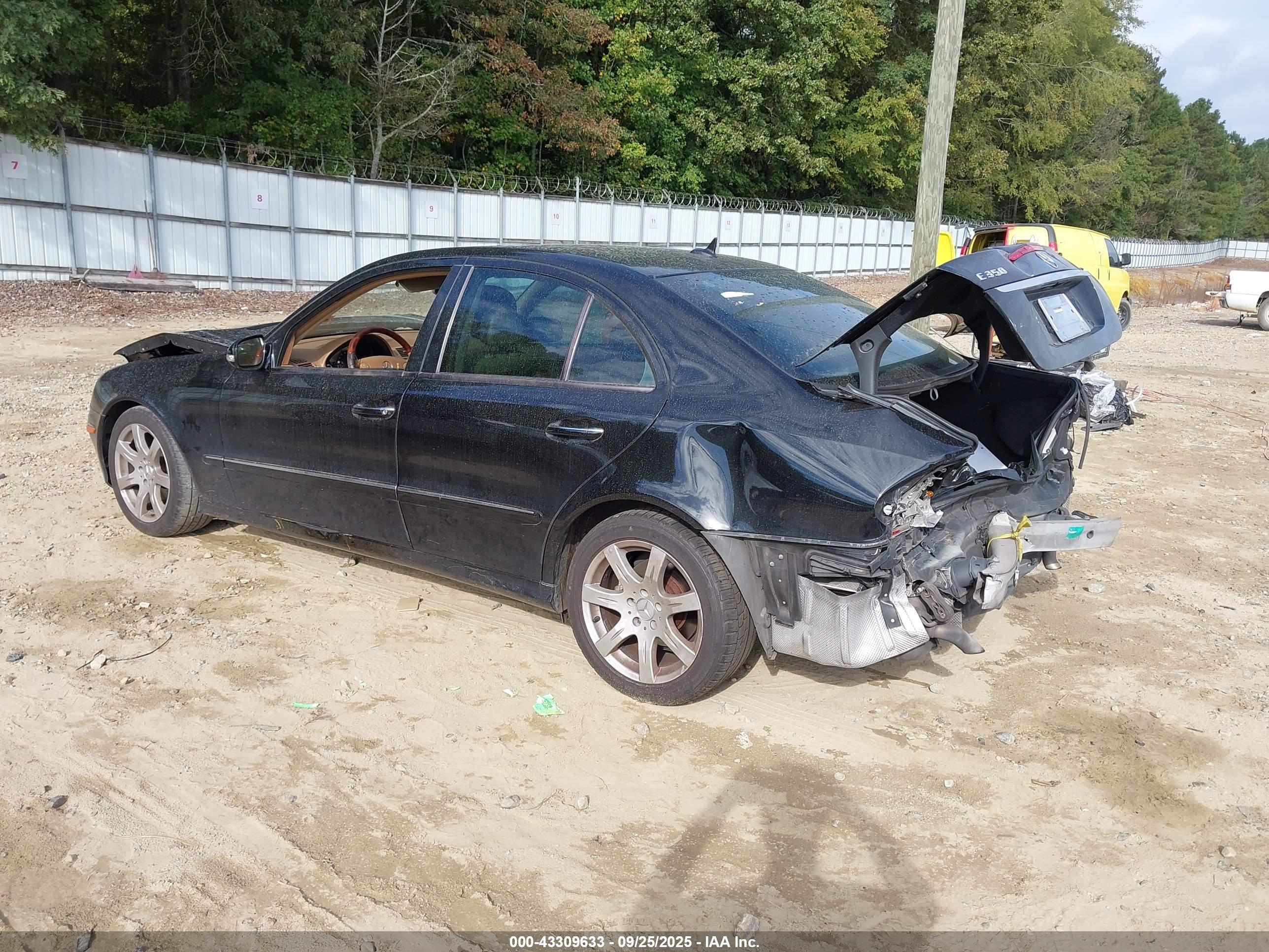 MERCEDES-BENZ E image 3