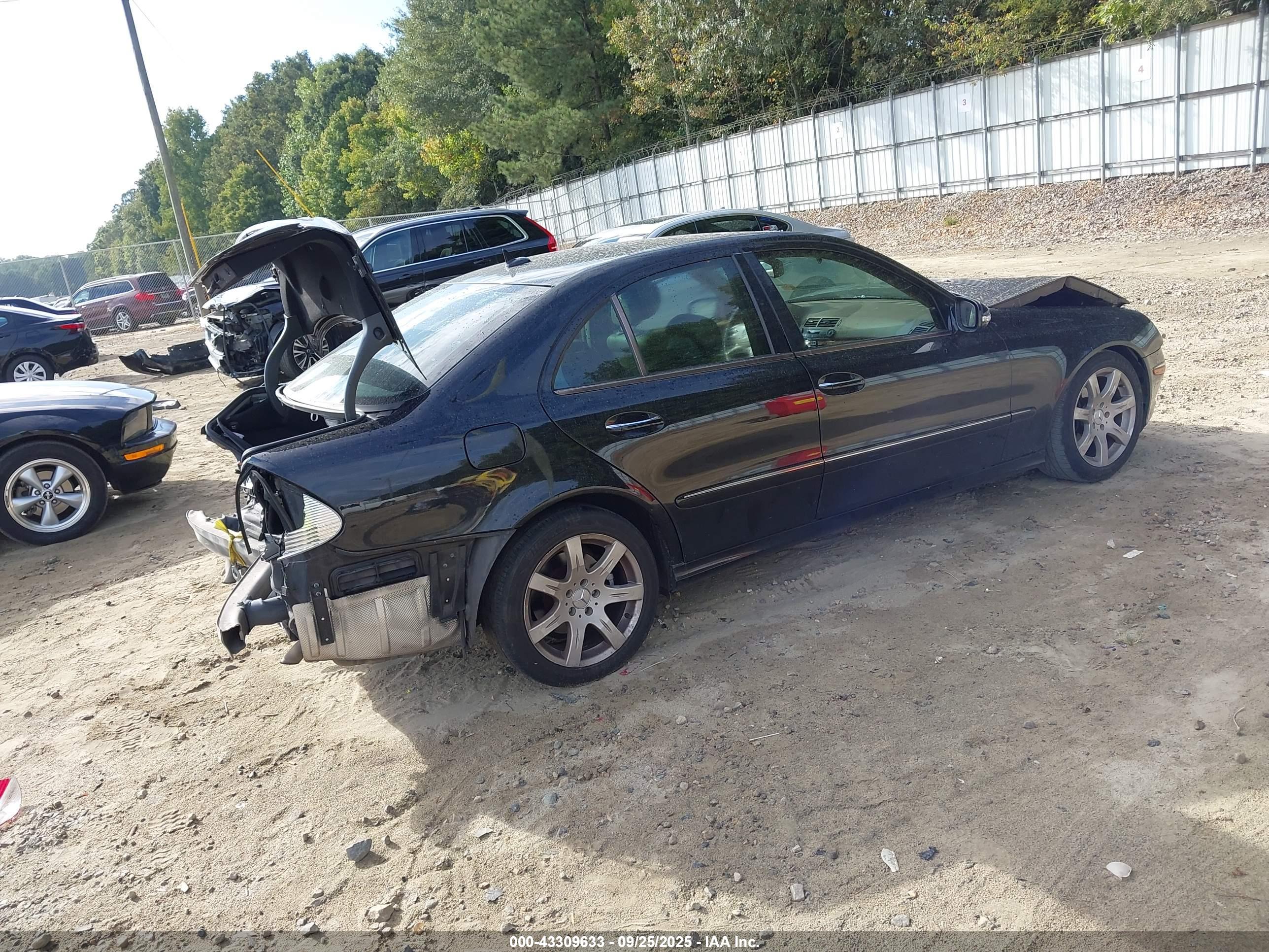MERCEDES-BENZ E image 4