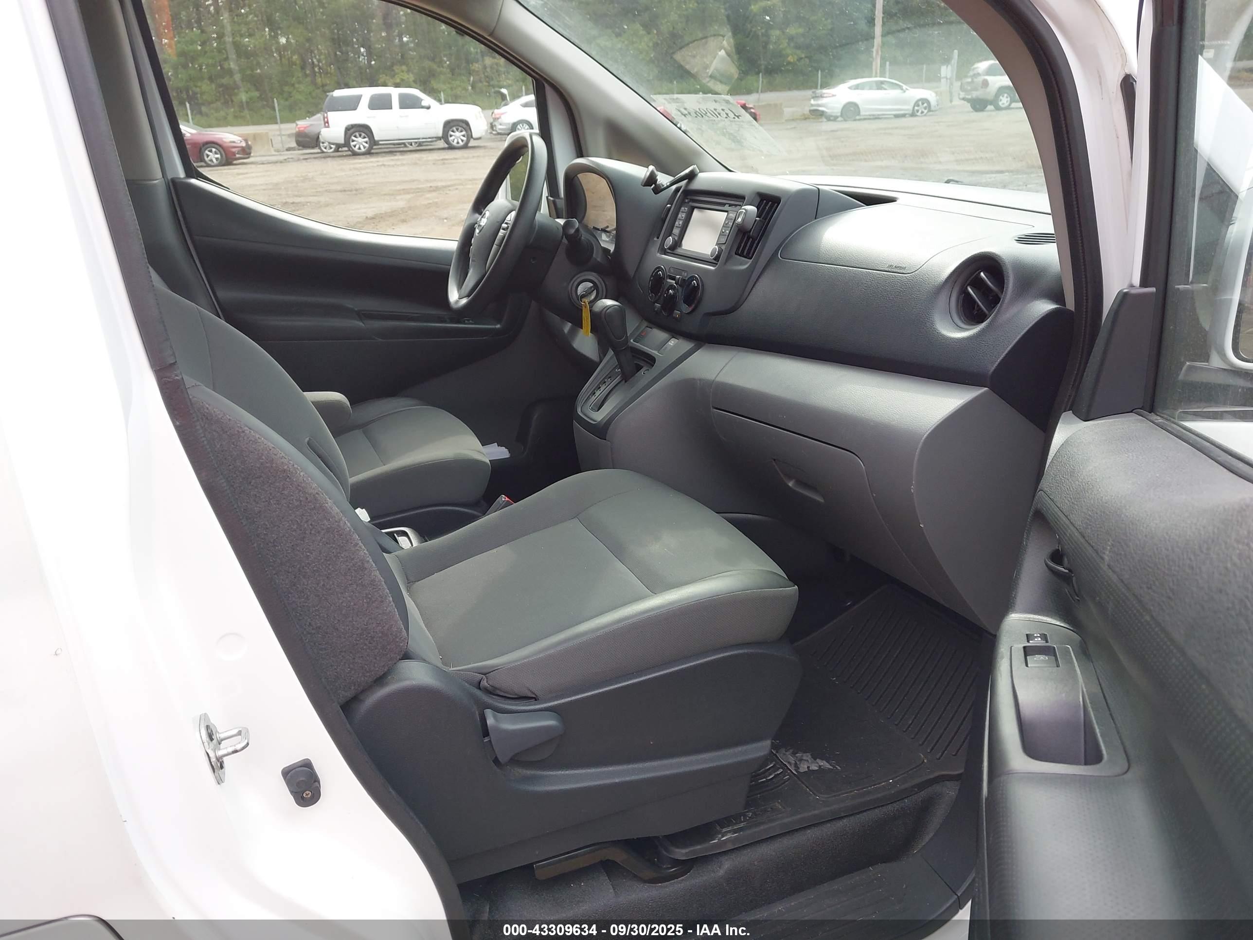 NISSAN NV200 image 5