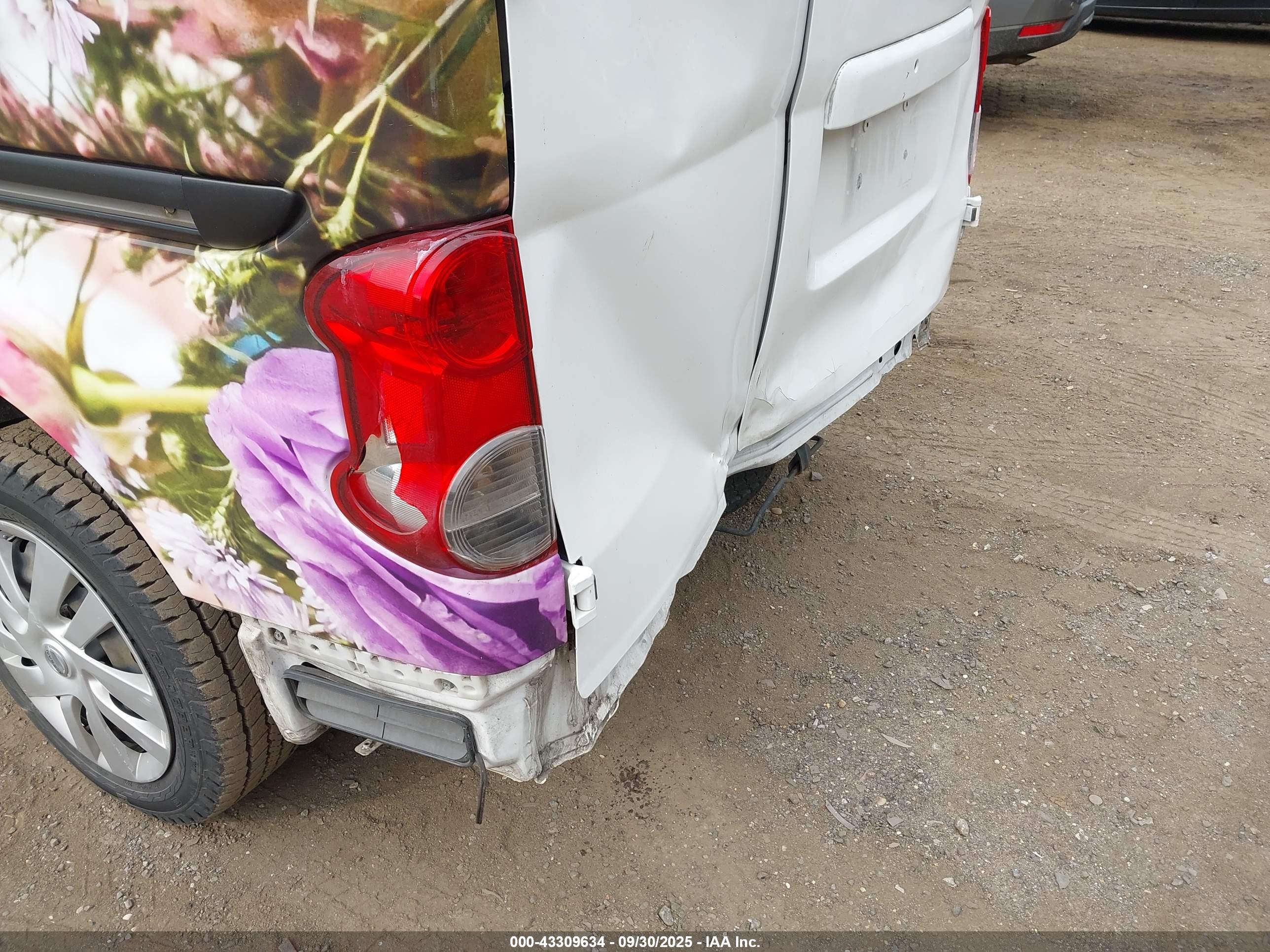 NISSAN NV200 image 6