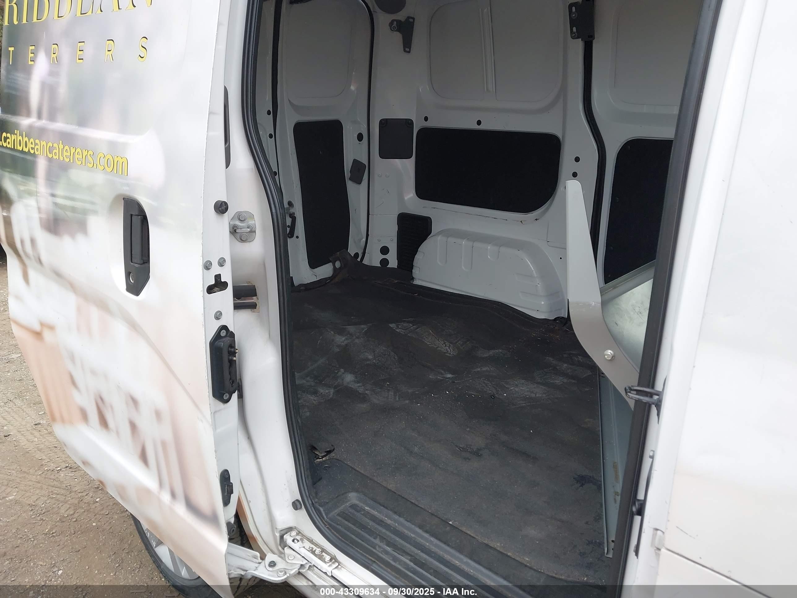 NISSAN NV200 image 8