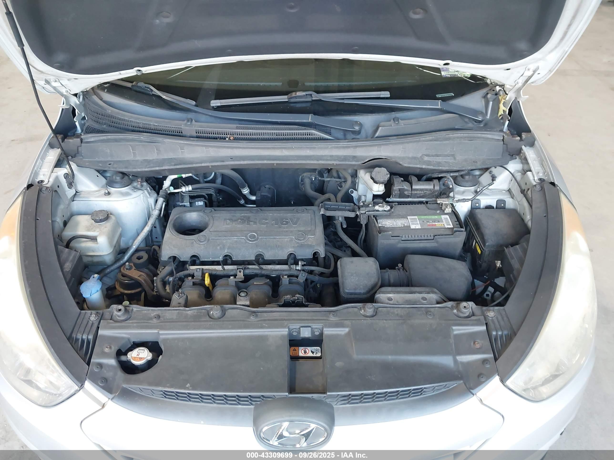 HYUNDAI TUCSON image 10