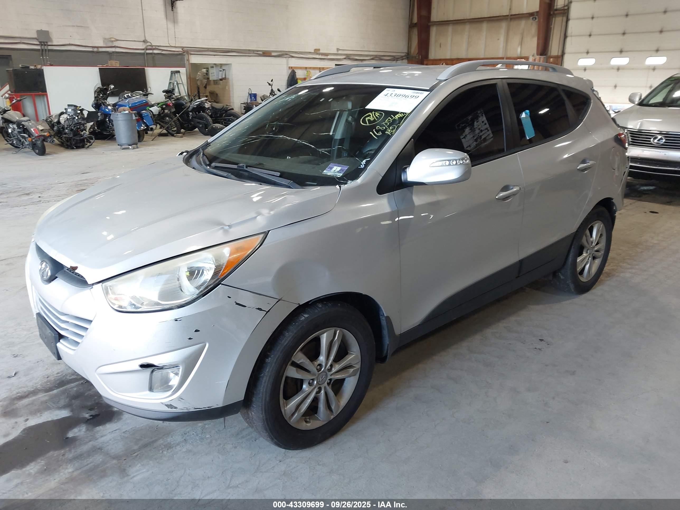 HYUNDAI TUCSON image 2