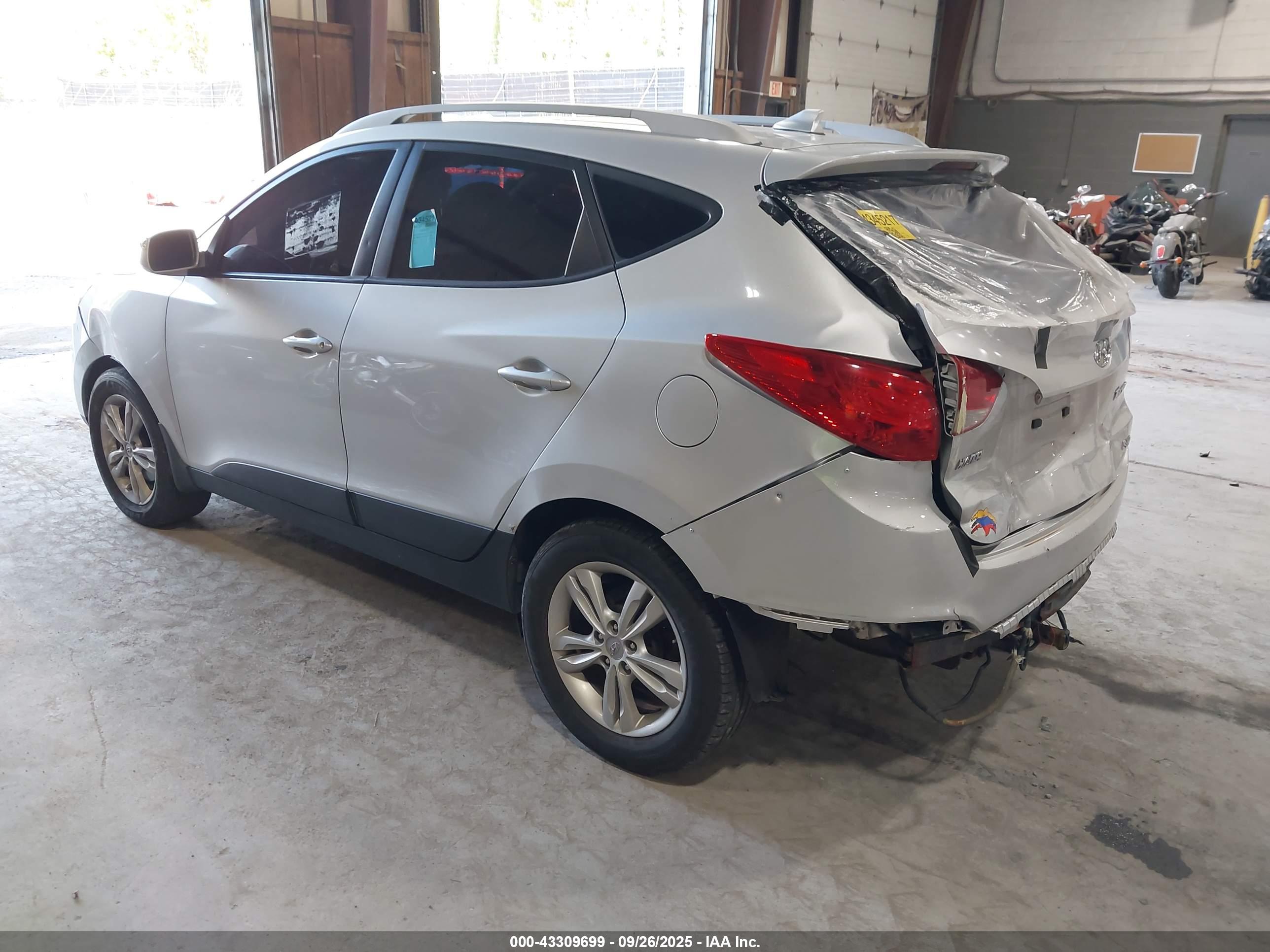 HYUNDAI TUCSON image 3