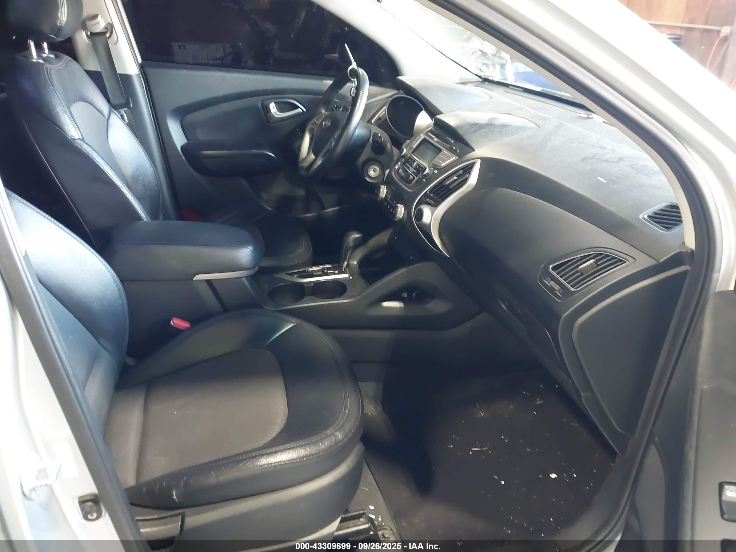 HYUNDAI TUCSON image 5