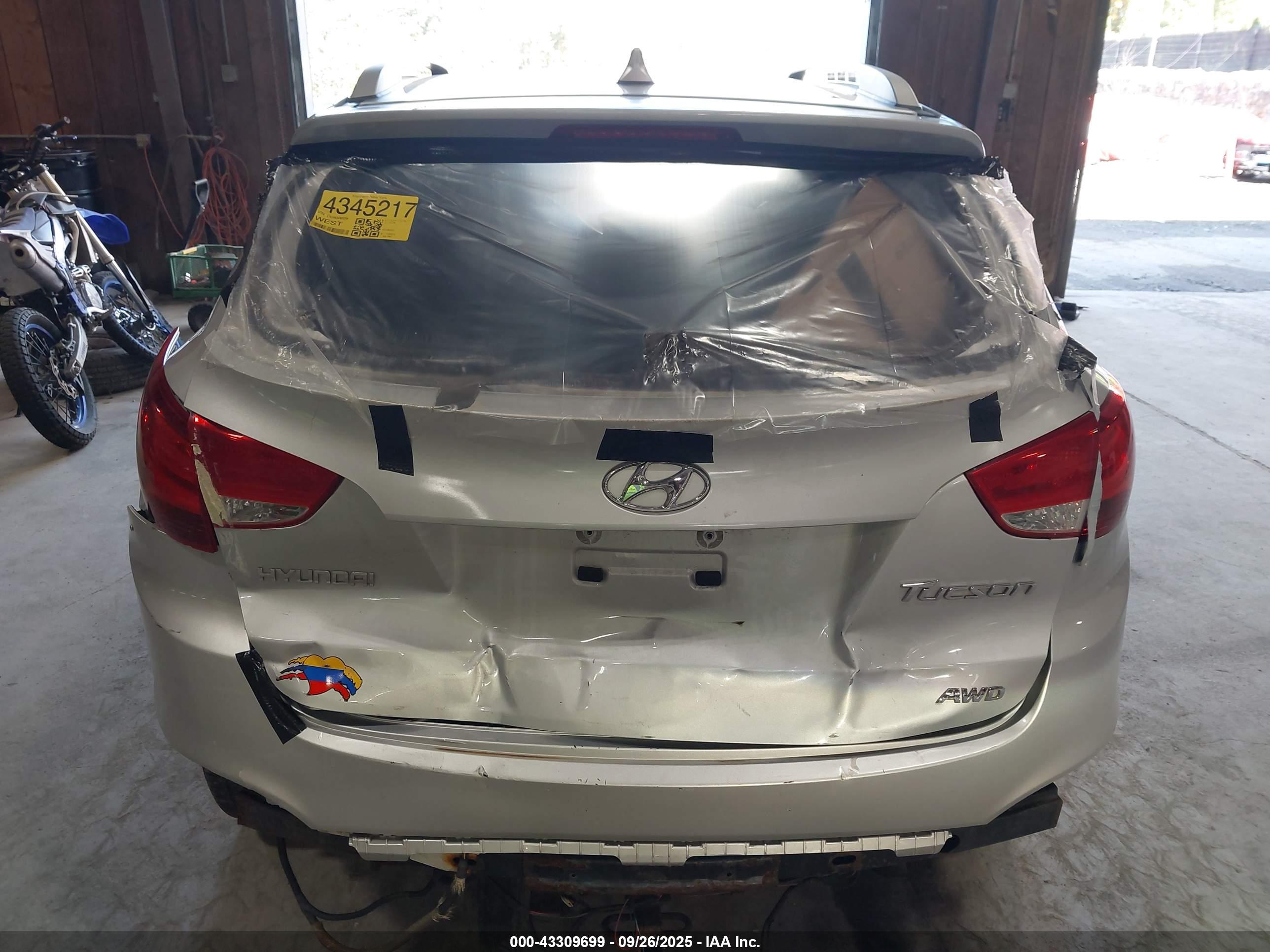 HYUNDAI TUCSON image 6