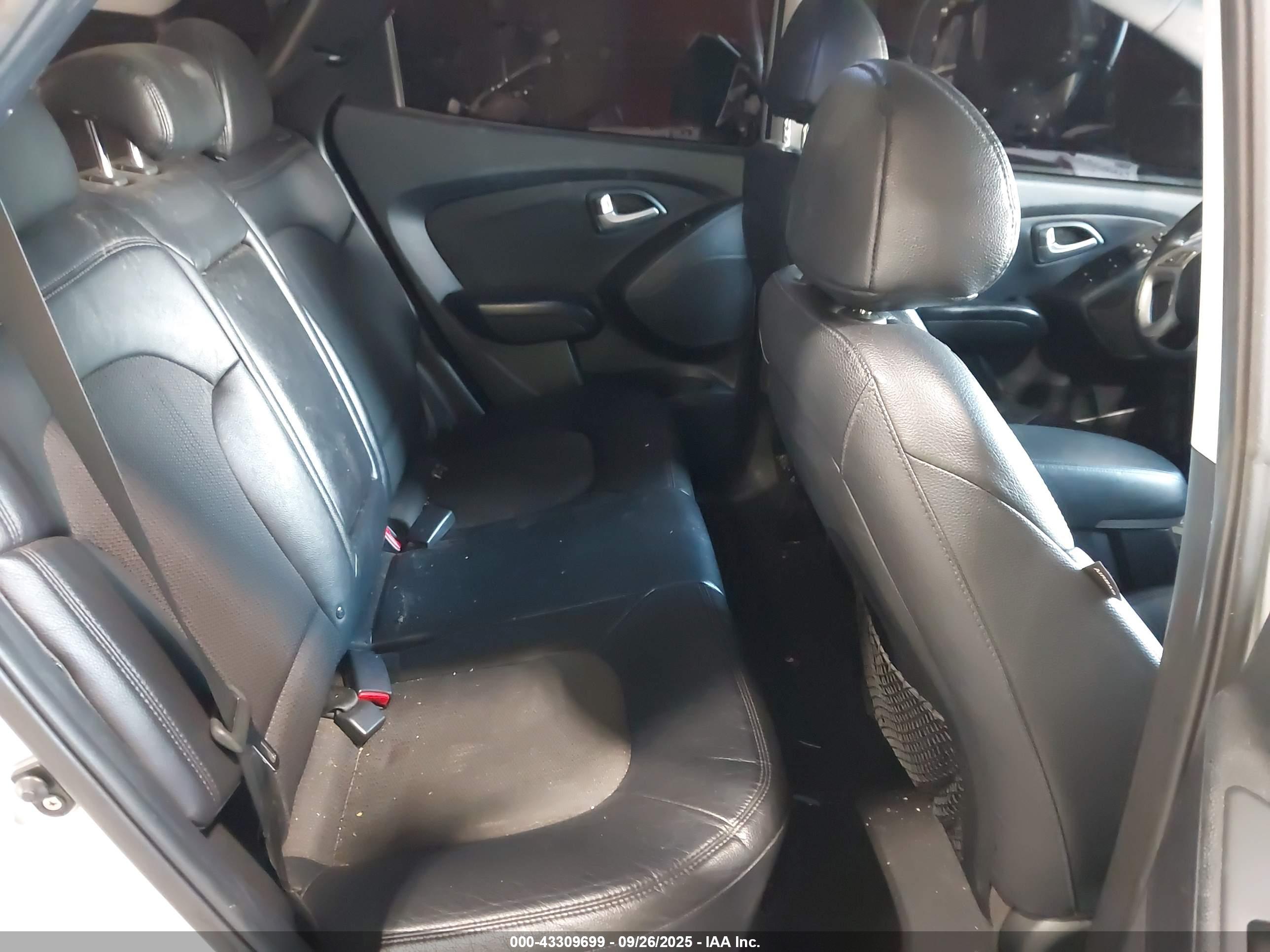 HYUNDAI TUCSON image 8