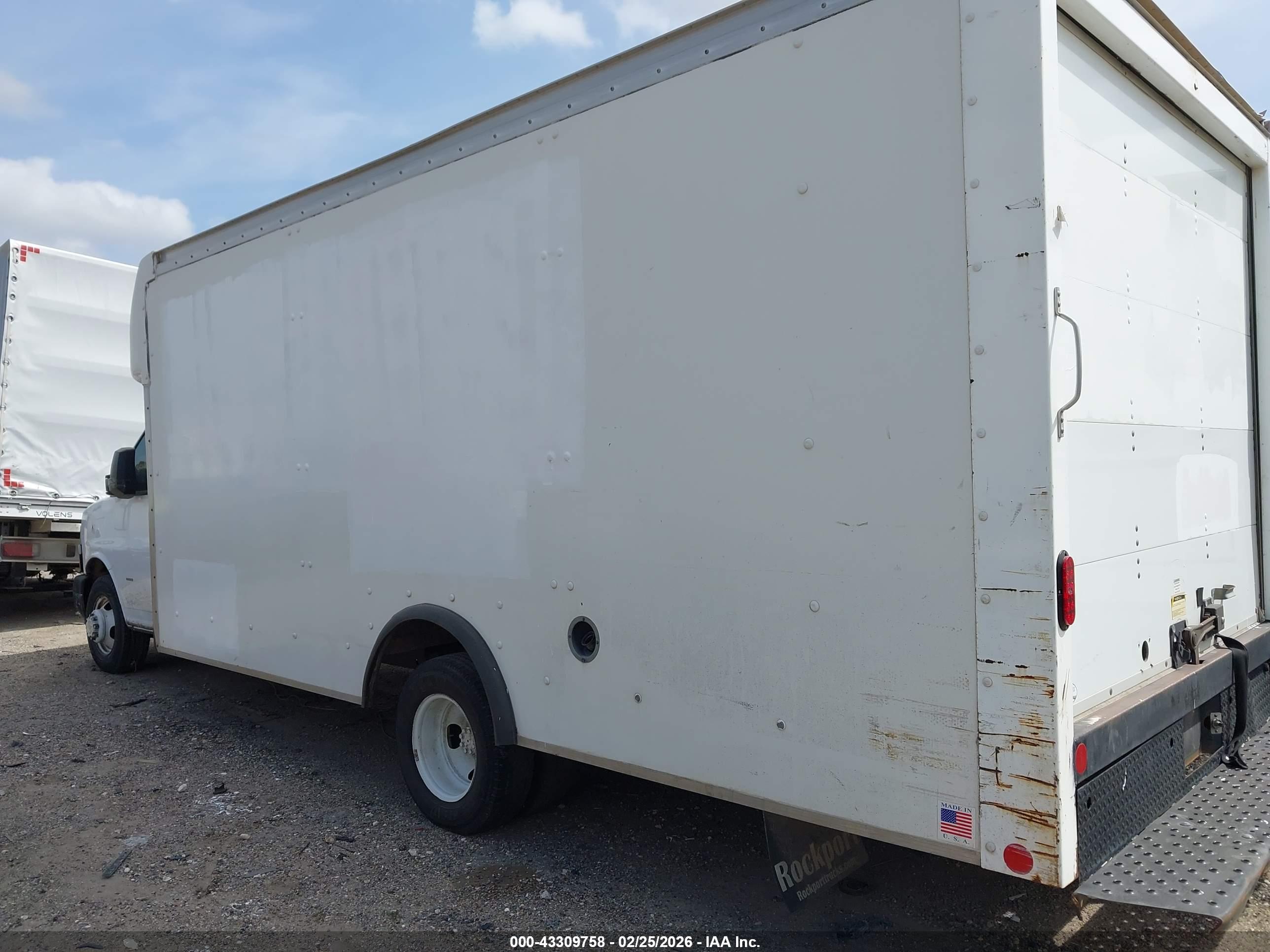 CHEVROLET EXPRESS image 3