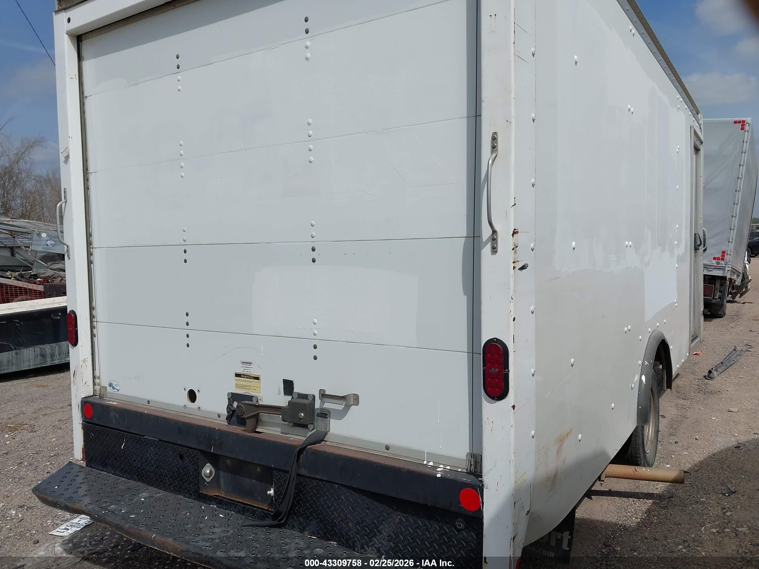 CHEVROLET EXPRESS image 4